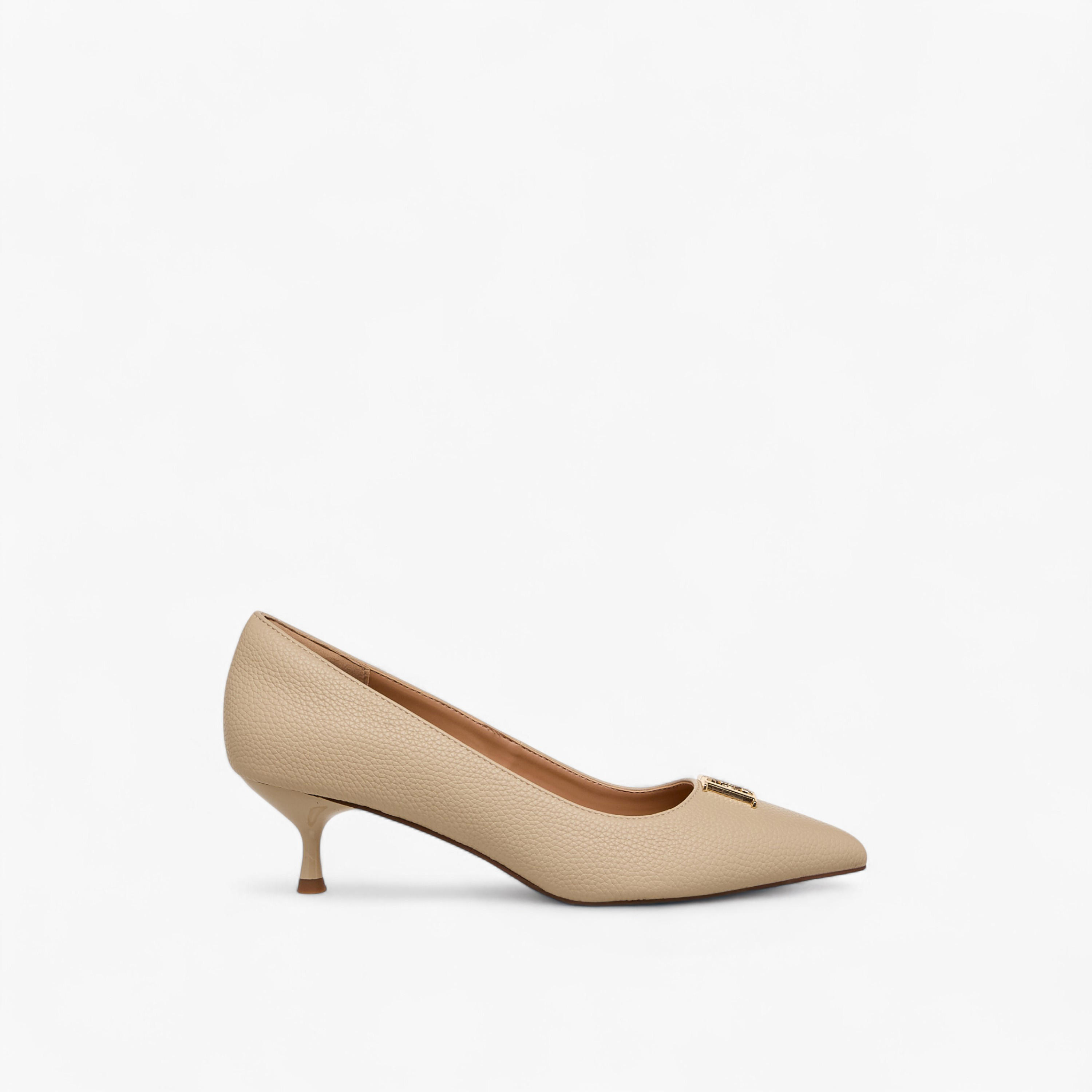 حذاء كلاسيكي بكعب صغير وزينة شعار للنساء من إيل-women-shoes-heels-image-3