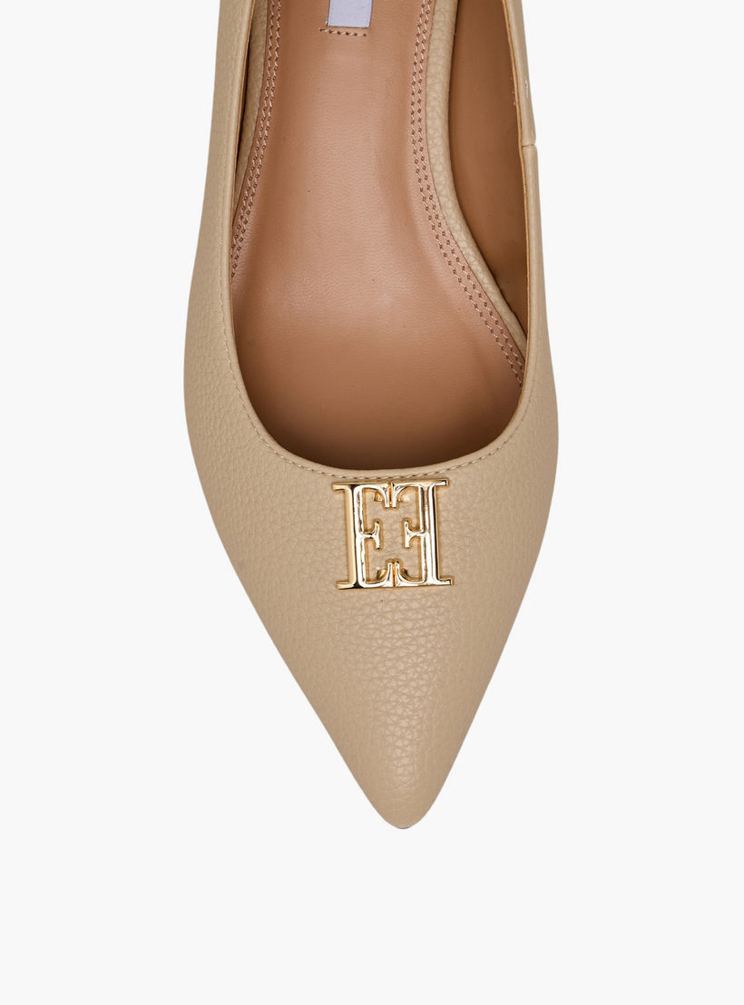 حذاء كلاسيكي بكعب صغير وزينة شعار للنساء من إيل-women-shoes-heels-image-4