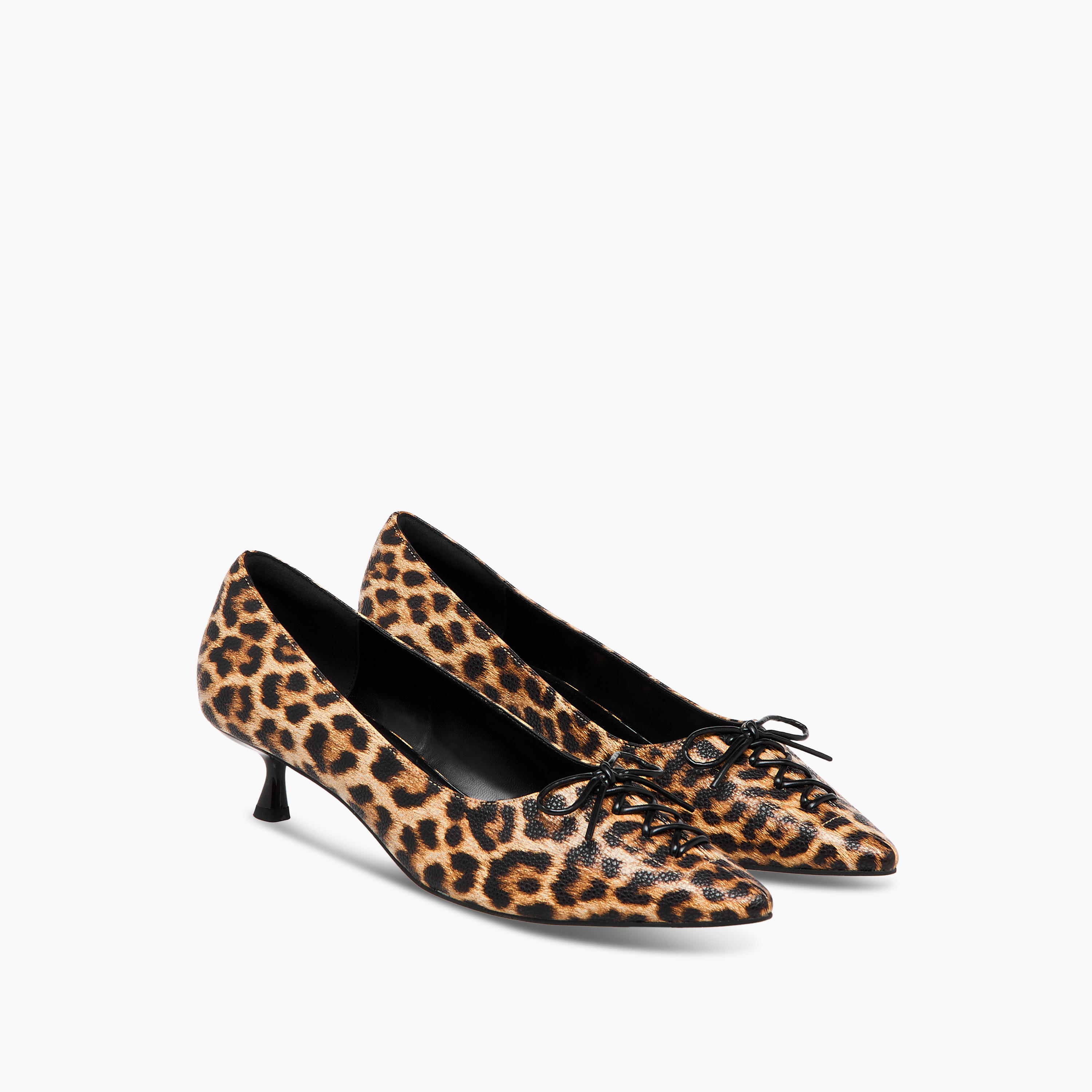 حذاء بومب سهل الارتداء بكعب كيتن للنساء من سيليست-women-shoes-heels-image-1