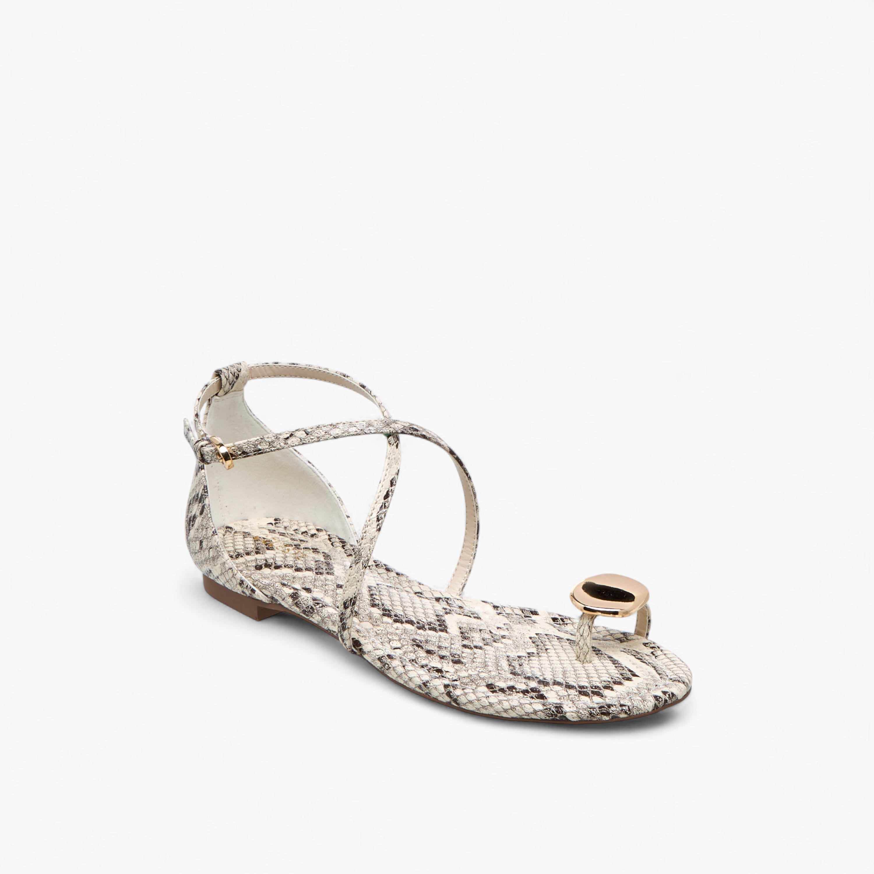 صندل بحزام متقاطع وإبزيم إغلاق وطبعات حيوانات للنساء من سيليست-women-shoes-flats-sandals-image-2