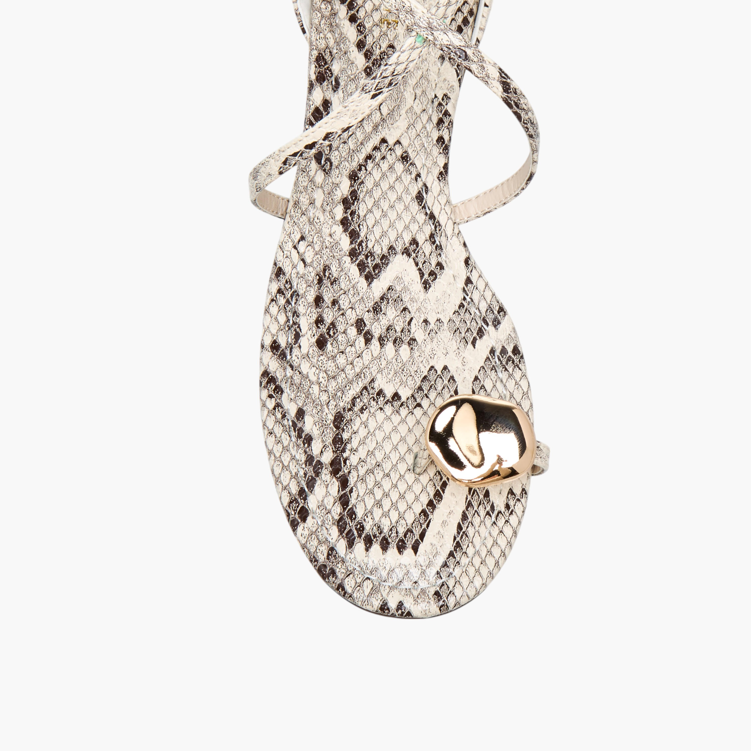 صندل بحزام متقاطع وإبزيم إغلاق وطبعات حيوانات للنساء من سيليست-women-shoes-flats-sandals-image-4