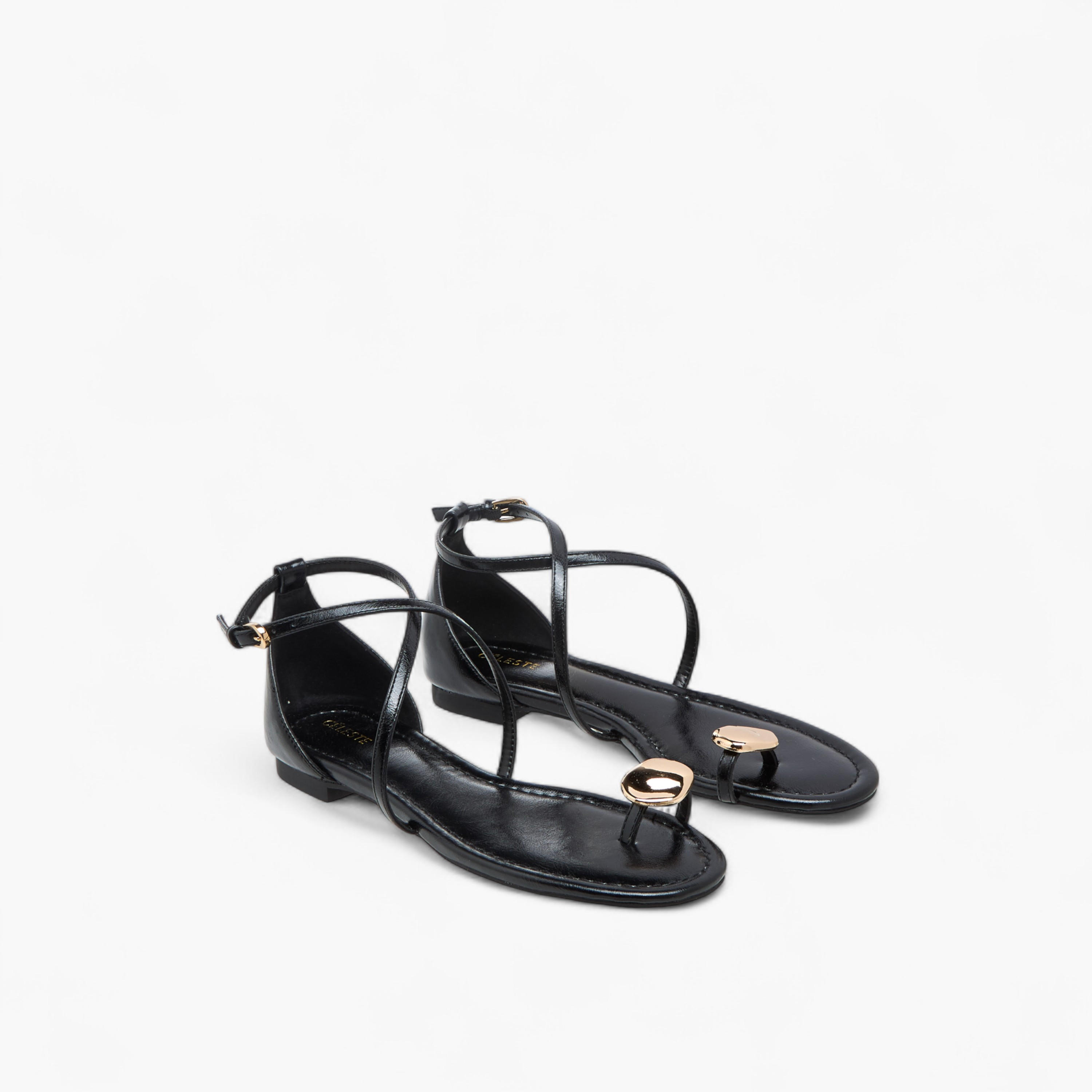 صندل سادة بحزام متقاطع وإبزيم إغلاق للنساء من سيليست-women-shoes-flats-sandals-image-1