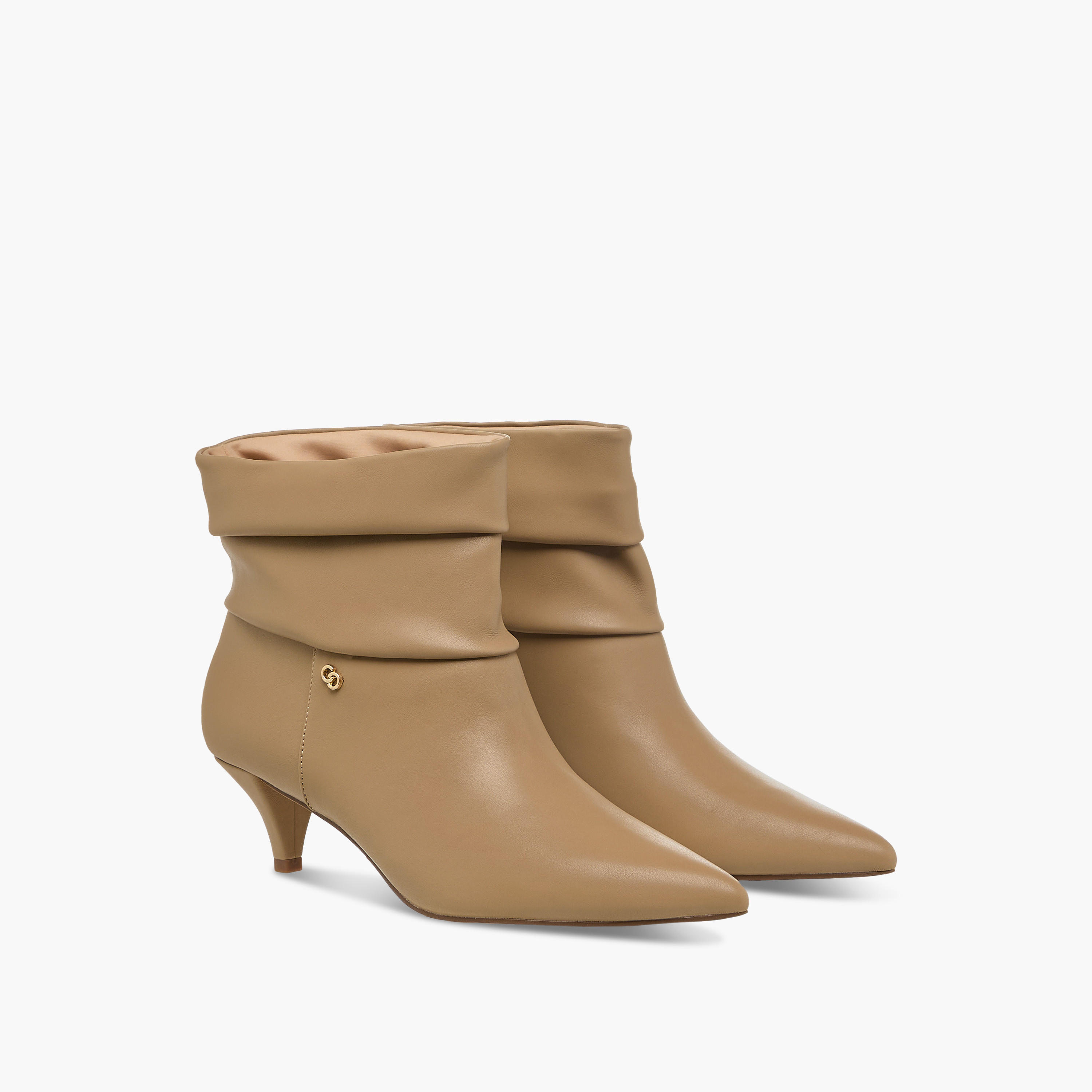 بوت كاحل بتفاصيل ثنيات وكعب صغير للنساء من سيليست-women-shoes-boots-image-1