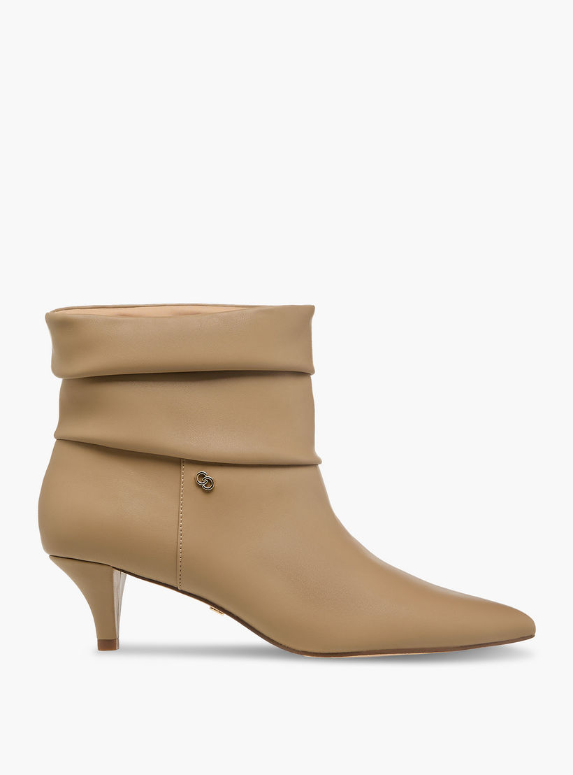 بوت كاحل بتفاصيل ثنيات وكعب صغير للنساء من سيليست-women-shoes-boots-image-3