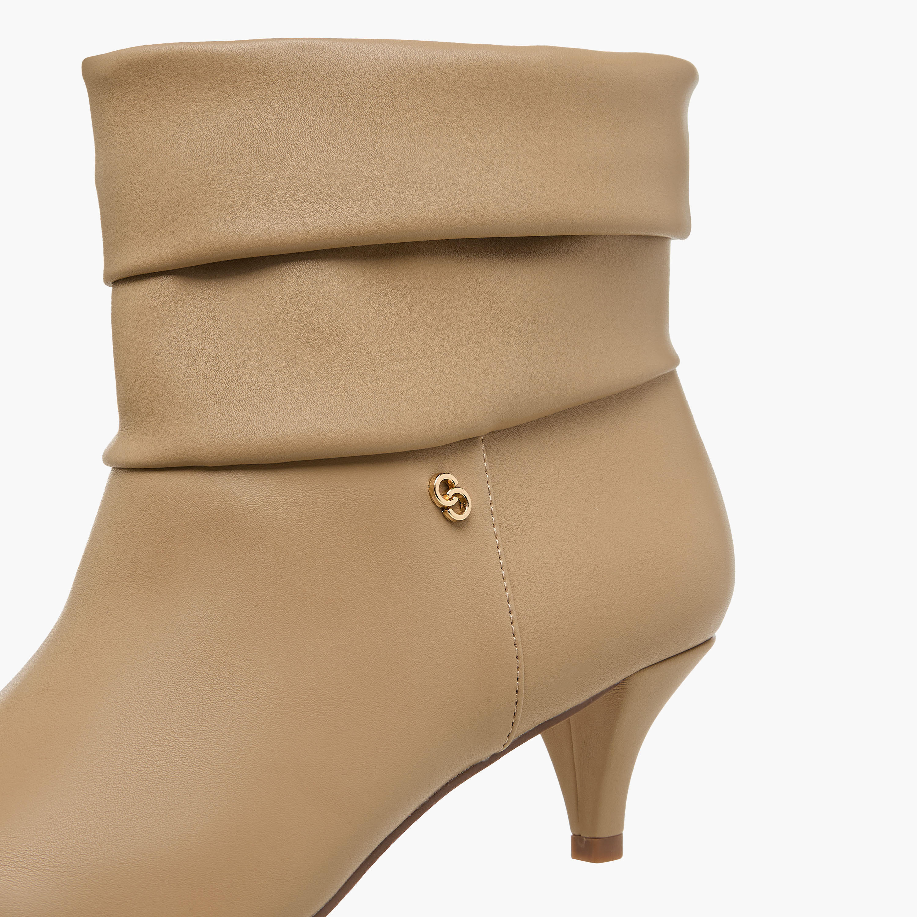 بوت كاحل بتفاصيل ثنيات وكعب صغير للنساء من سيليست-women-shoes-boots-image-4
