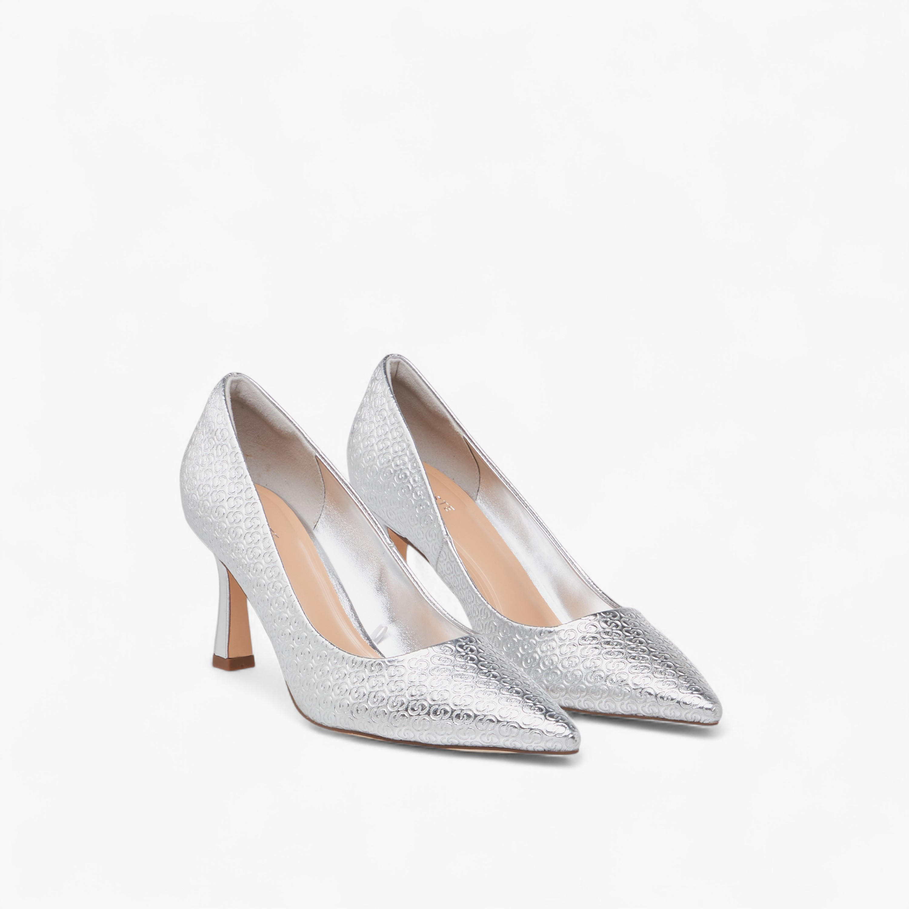 حذاء بومب بكعب رفيع بارز الملمس بملمس مونوجرام بارز للنساء من سيليست-women-shoes-heels-image-1