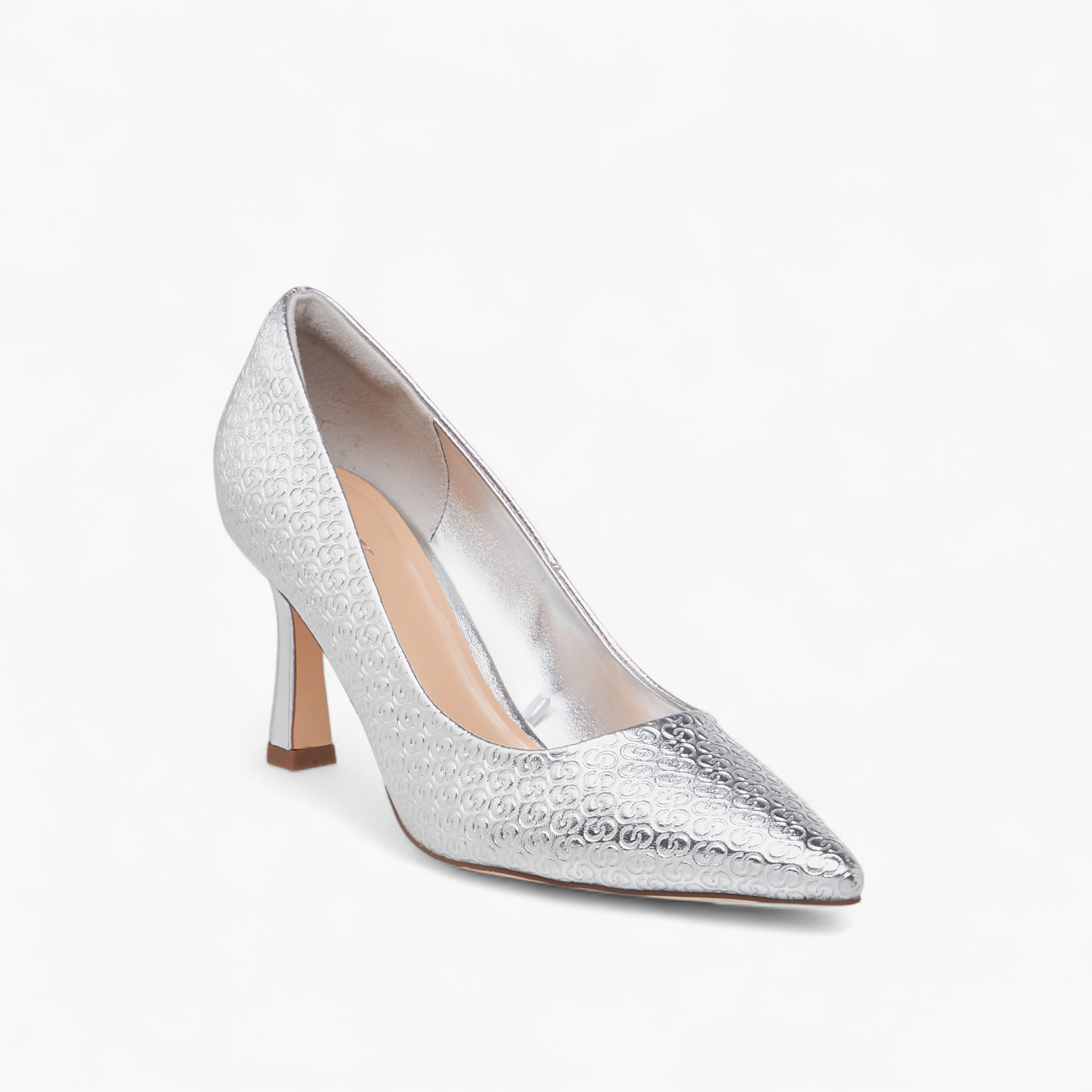 حذاء بومب بكعب رفيع بارز الملمس بملمس مونوجرام بارز للنساء من سيليست-women-shoes-heels-image-2