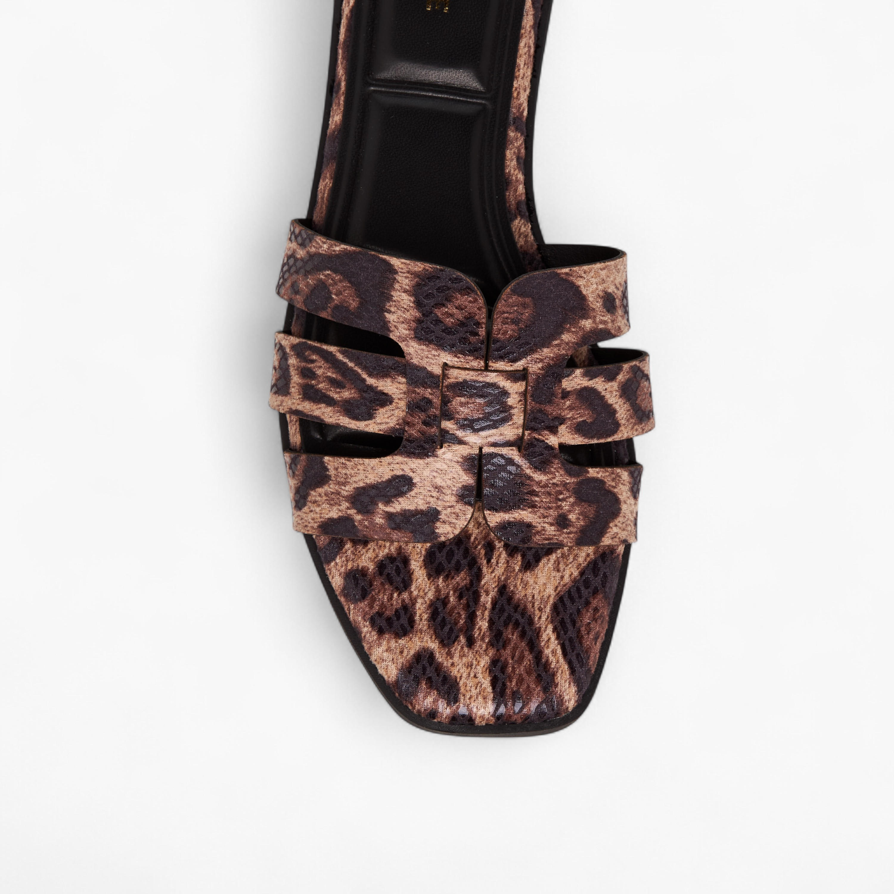صندل مسطح سهل الارتداء بطبعات للنساء من سيليست-women-shoes-flats-sandals-image-4