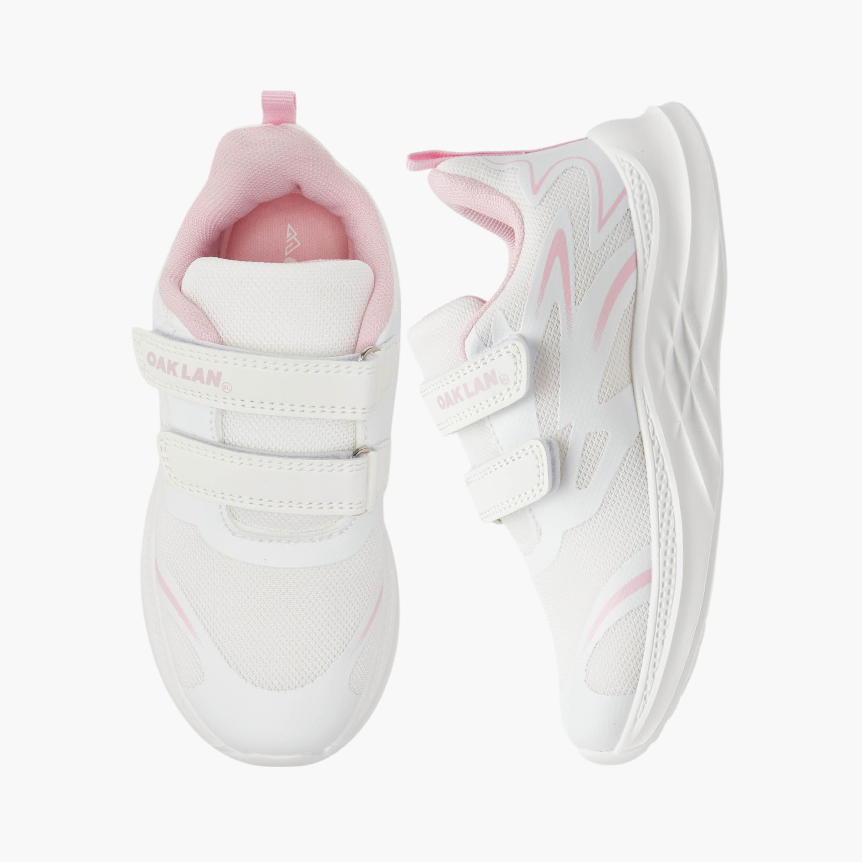 حذاء رياضي بشريط إغلاق لاصق ولسان سحب من أوكلان من شو إكسبرس-girls-shoes-sneakers-image-1