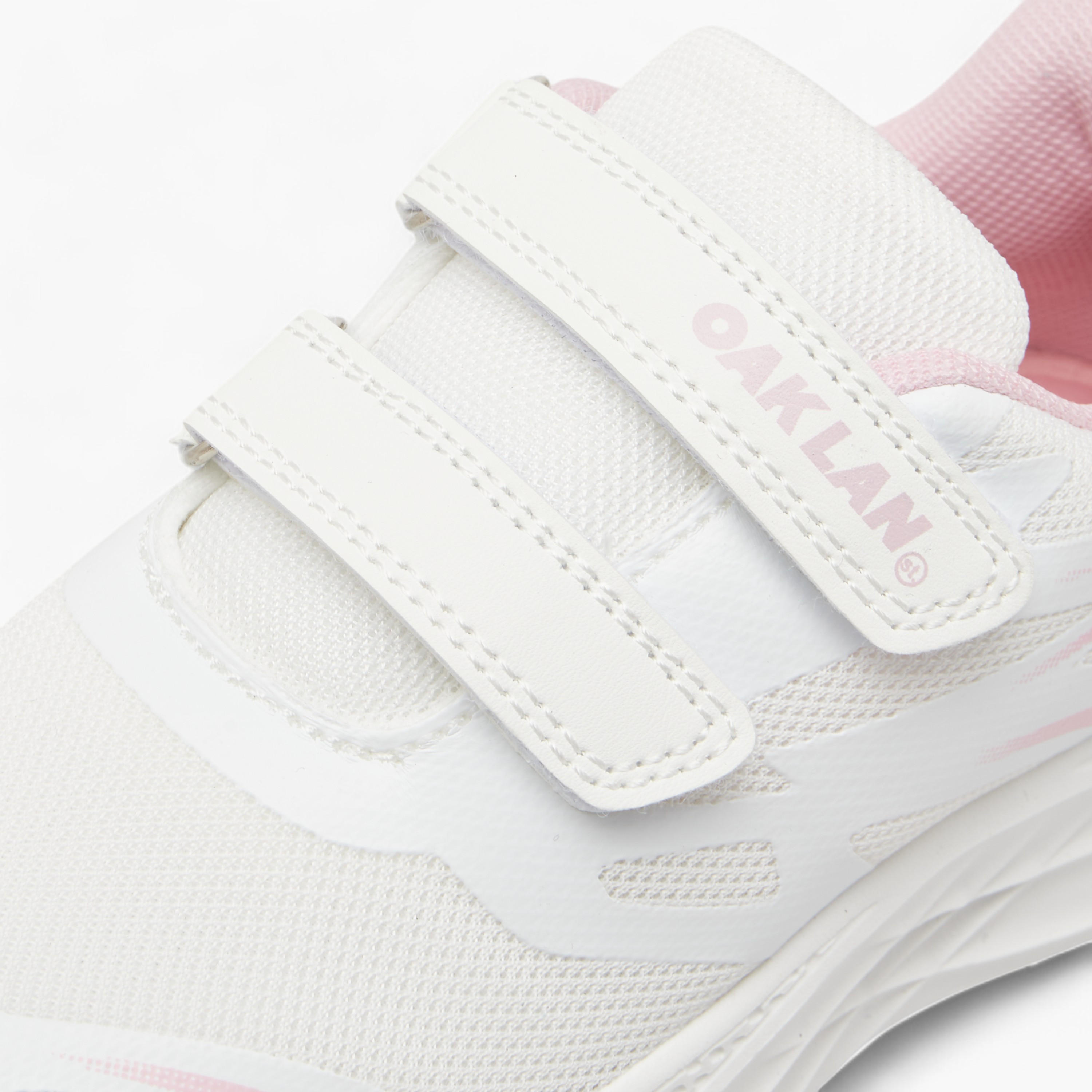 حذاء رياضي بشريط إغلاق لاصق ولسان سحب من أوكلان من شو إكسبرس-girls-shoes-sneakers-image-4