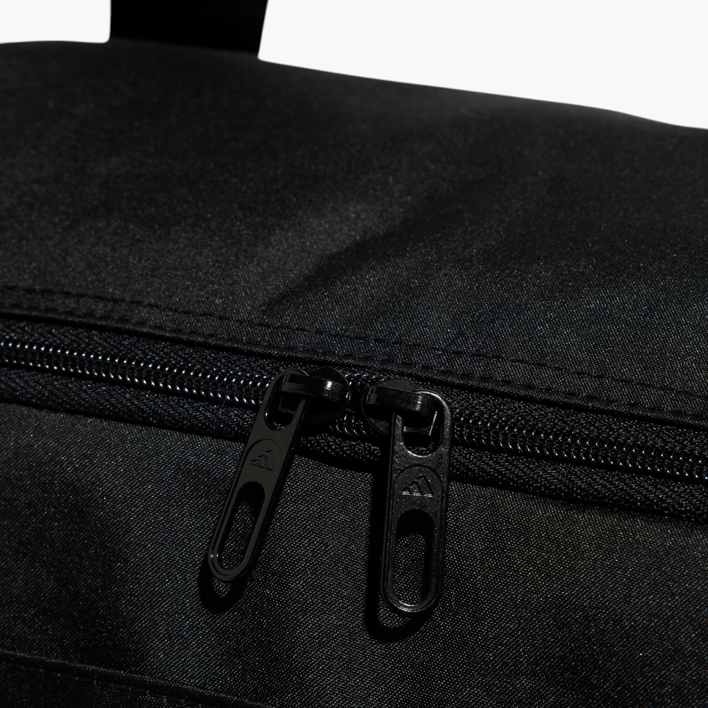 حقيبة لوجو برينت دافل مع سحاب إغلاق ومقبض مزدوج من أديداس - JE8343-travel-luggagesandbags-dufflebags-image-4