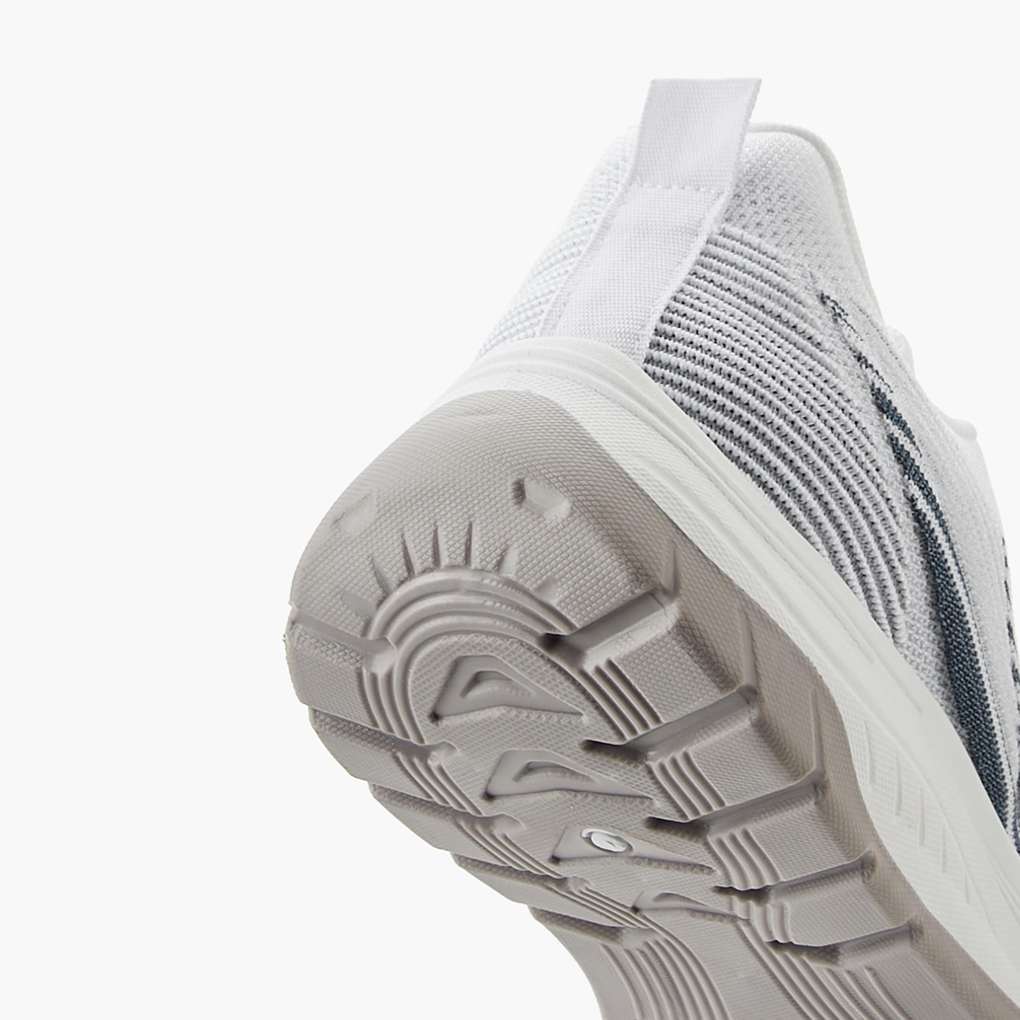 حذاء رياضي برباط إغلاق للرجال من أوكلان من شو إكسبريس-men-shoes-sports-image-5