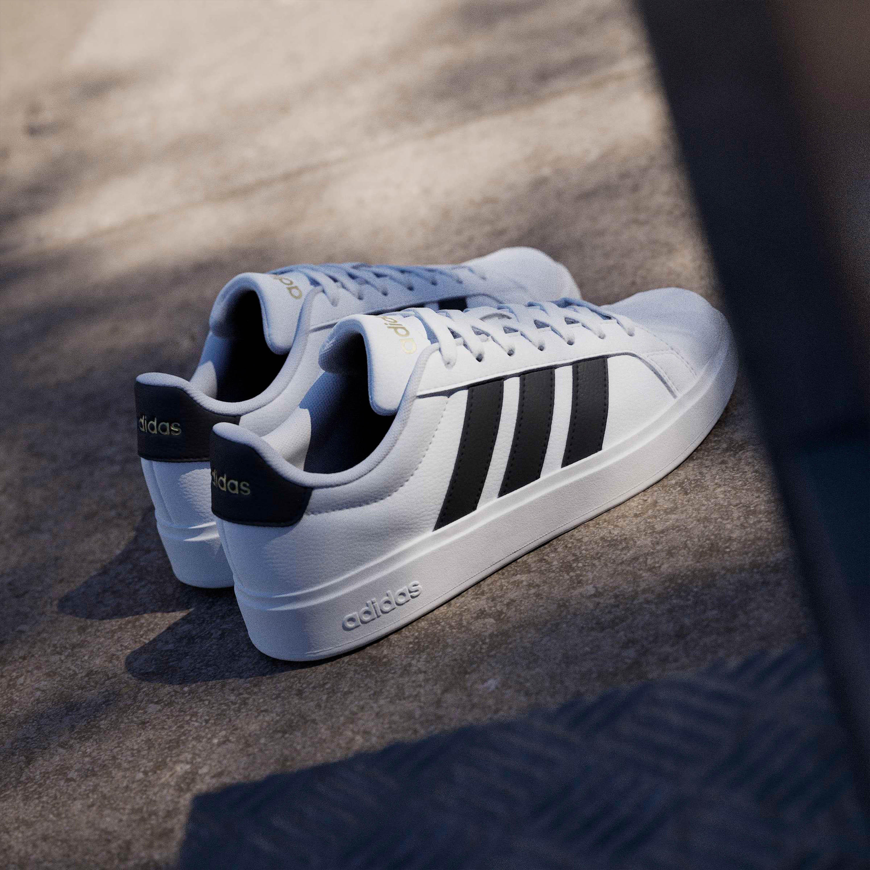 حذاء سنيكرز بطول الكاحل وشريط إغلاق لاصق ستريت توك للنساء من أديداس-women-shoes-sneakers-image-10