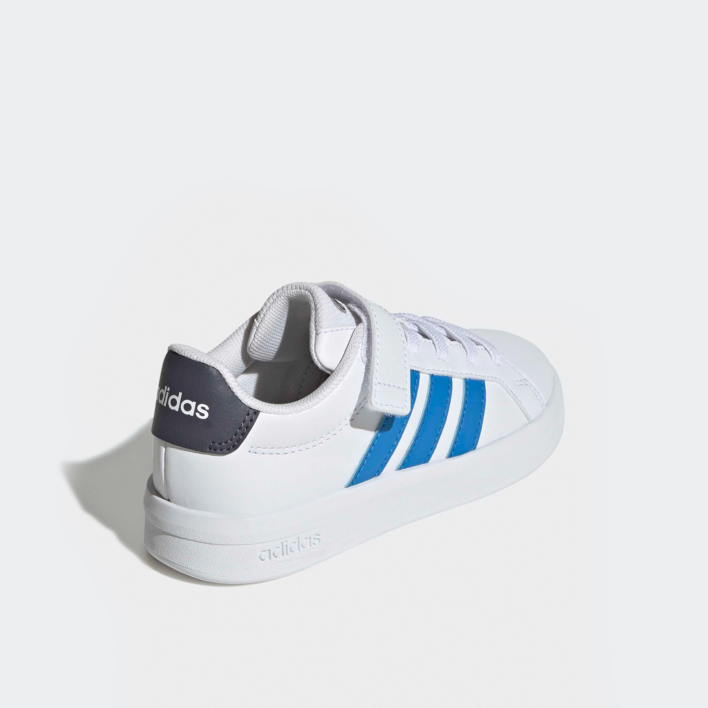 حذاء سنيكرز بشريط إغلاق لاصق "جراند كورت 3.0 إي إل" للأولاد من أديداس-sports-boys-shoes-image-5