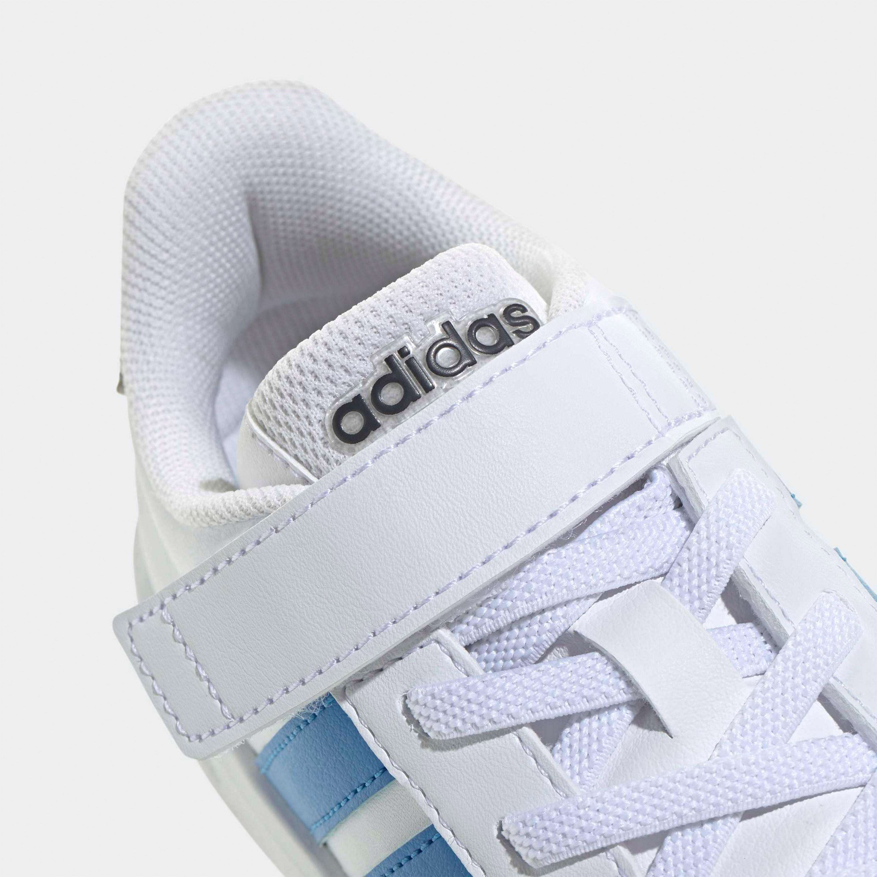حذاء سنيكرز بشريط إغلاق لاصق "جراند كورت 3.0 إي إل" للأولاد من أديداس-sports-boys-shoes-image-7