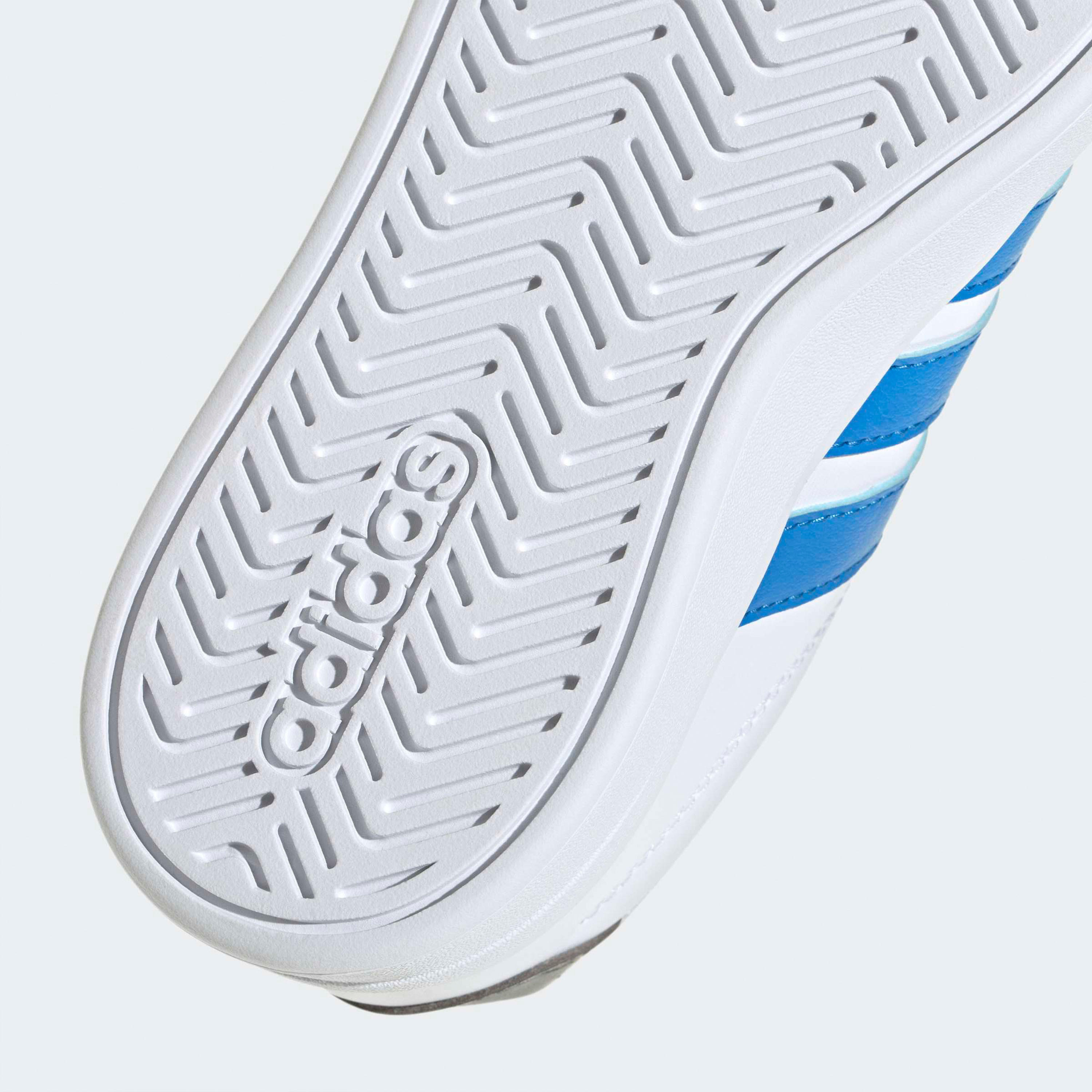 حذاء سنيكرز بشريط إغلاق لاصق "جراند كورت 3.0 إي إل" للأولاد من أديداس-sports-boys-shoes-image-8