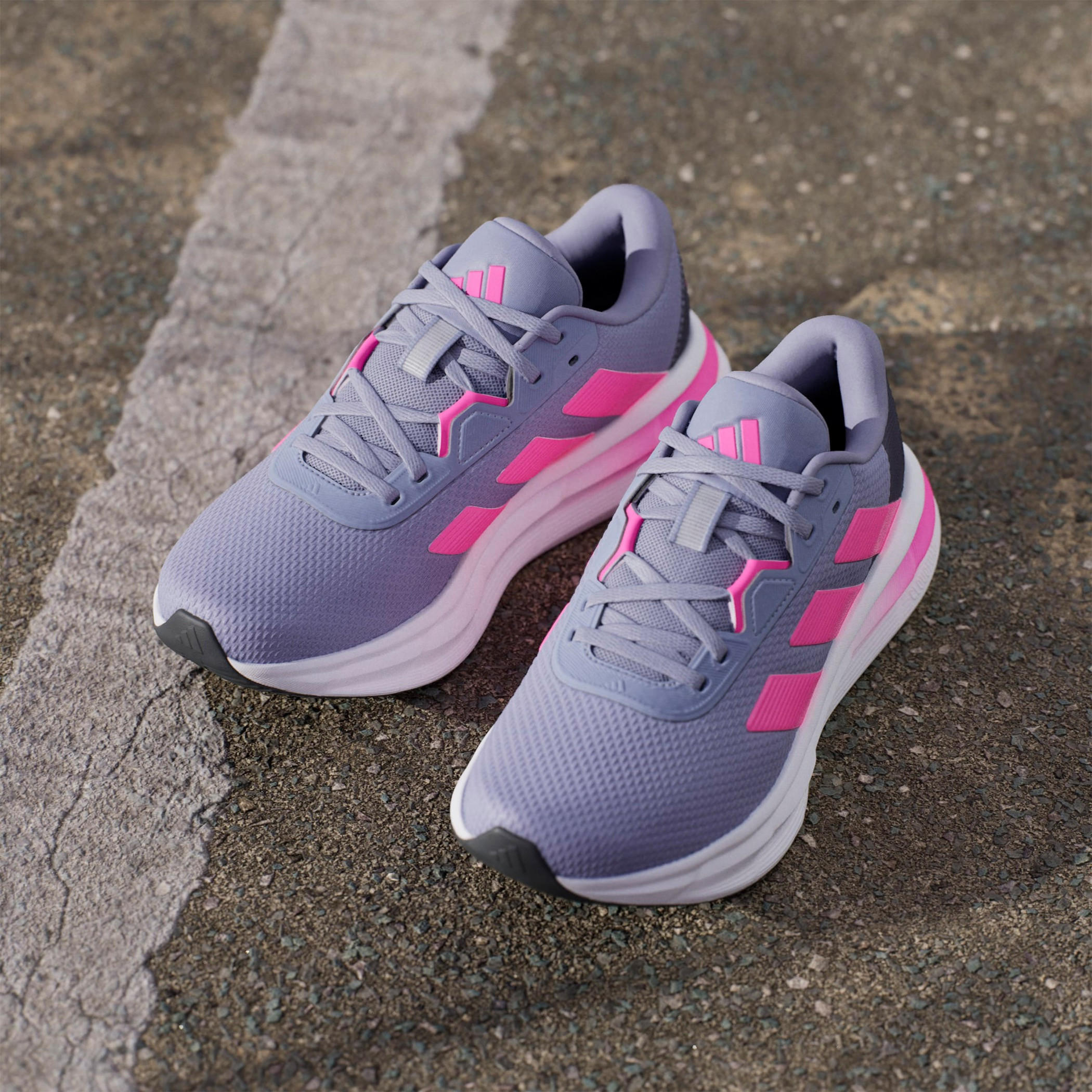 حذاء رياضي برباط جالاكسي 7 للنساء من أديداس-sports-women-shoes-image-8