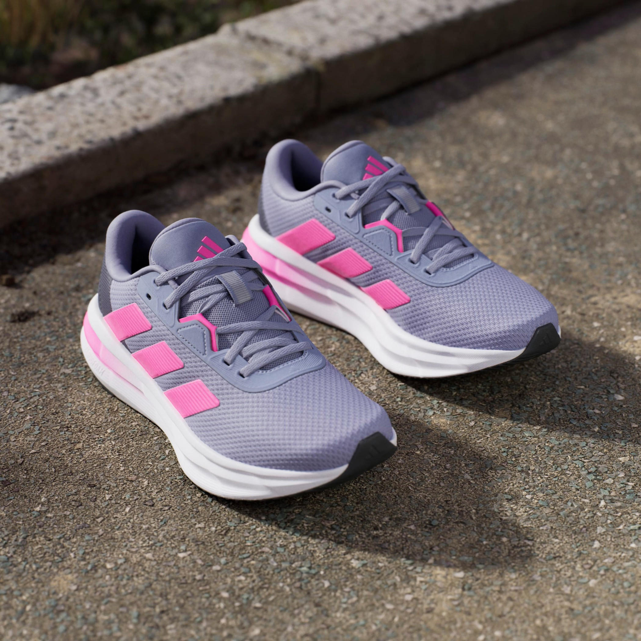 حذاء رياضي برباط جالاكسي 7 للنساء من أديداس-sports-women-shoes-image-10