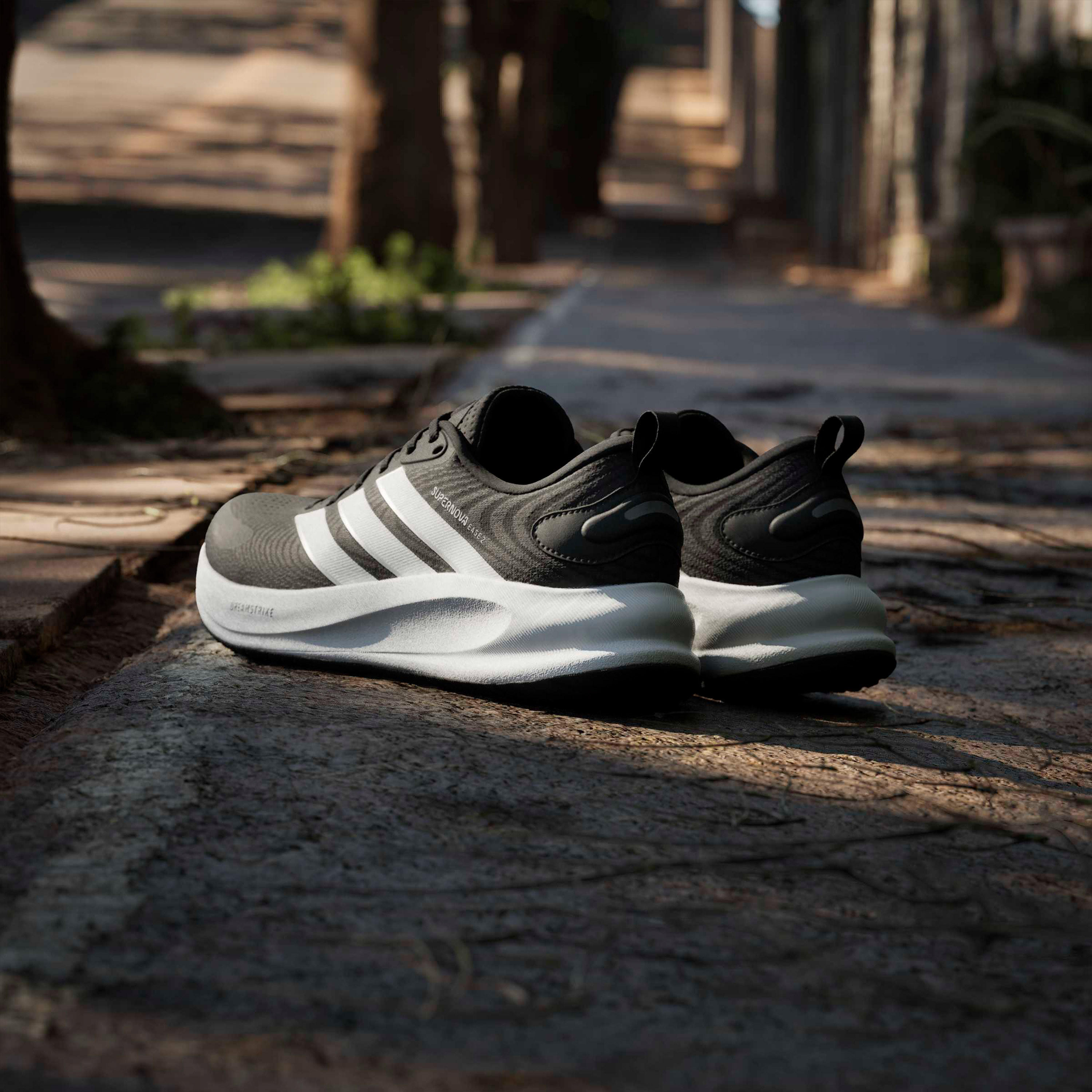 حذاء رياضي بارز الملمس سوبرنوفا إيز 2 برباط إغلاق للرجال من أديداس-sports-men-shoes-image-10