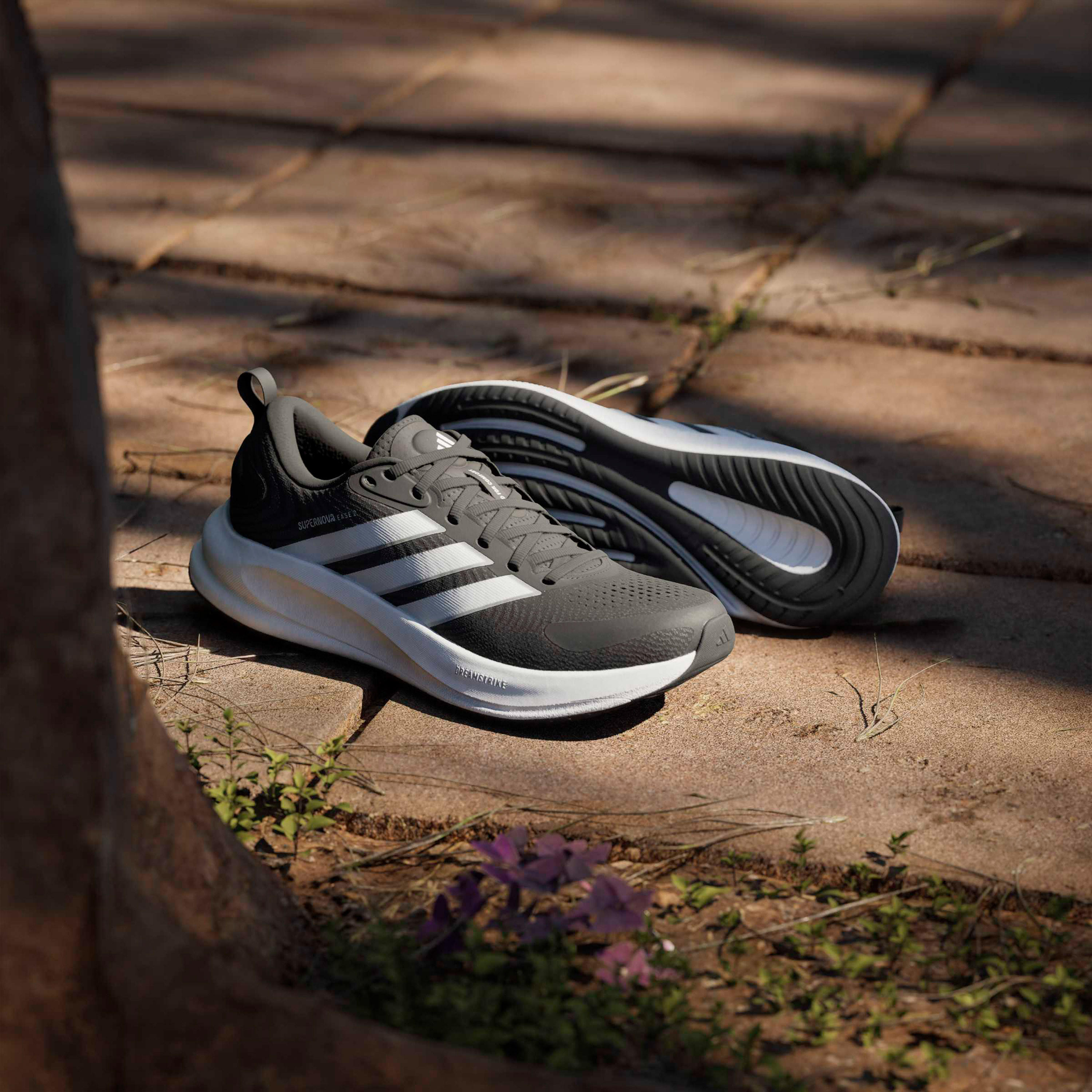 حذاء رياضي بارز الملمس سوبرنوفا إيز 2 برباط إغلاق للرجال من أديداس-sports-men-shoes-image-12