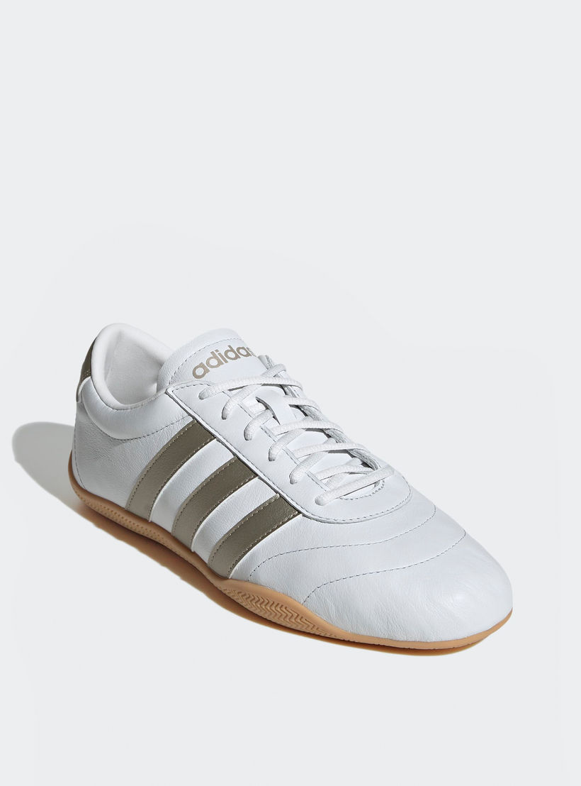 حذاء سنيكرز بكاحل منخفض ورباط إغلاق جراند كورت للنساء من أديداس-sports-women-shoes-image-1