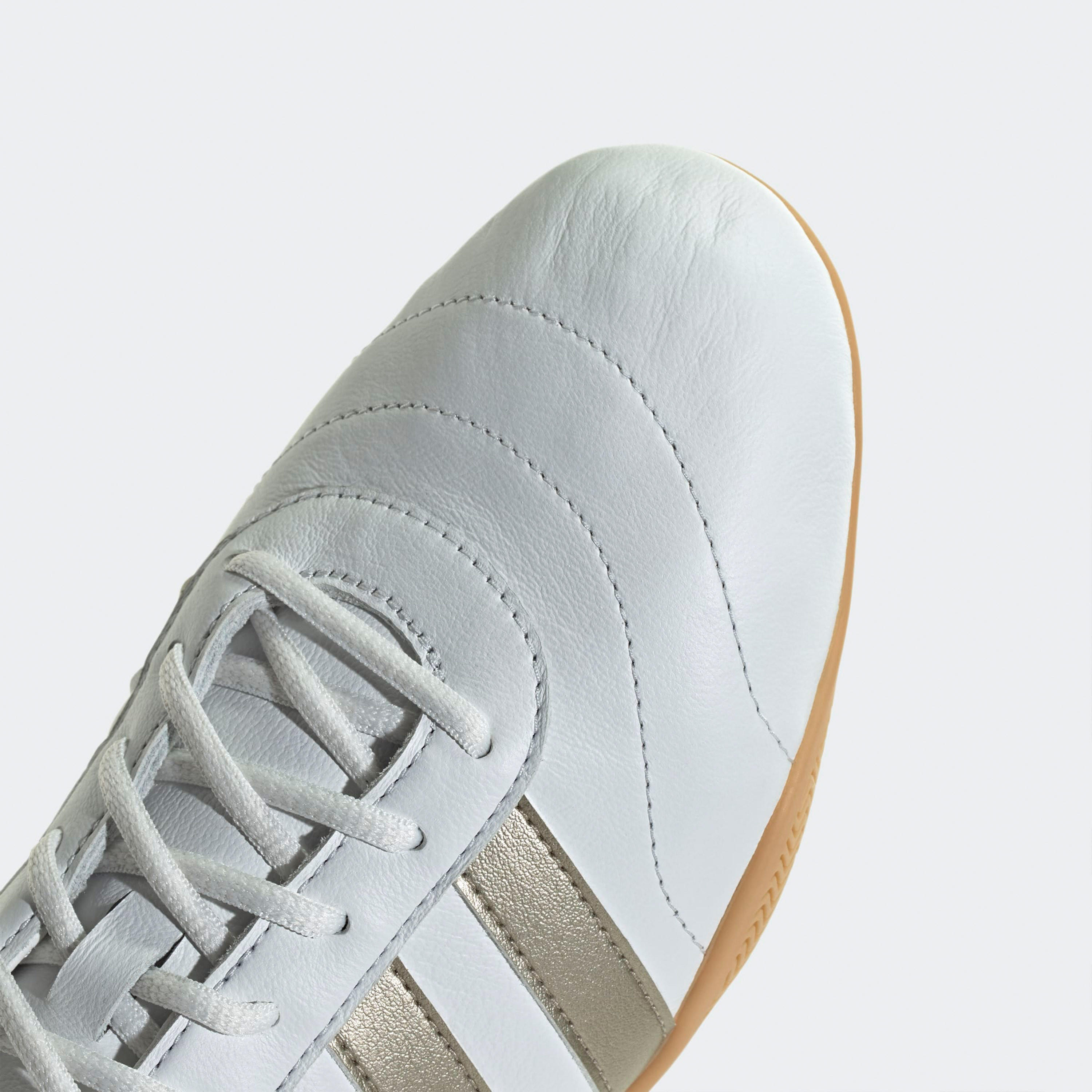 حذاء سنيكرز بكاحل منخفض ورباط إغلاق جراند كورت للنساء من أديداس-sports-women-shoes-image-8
