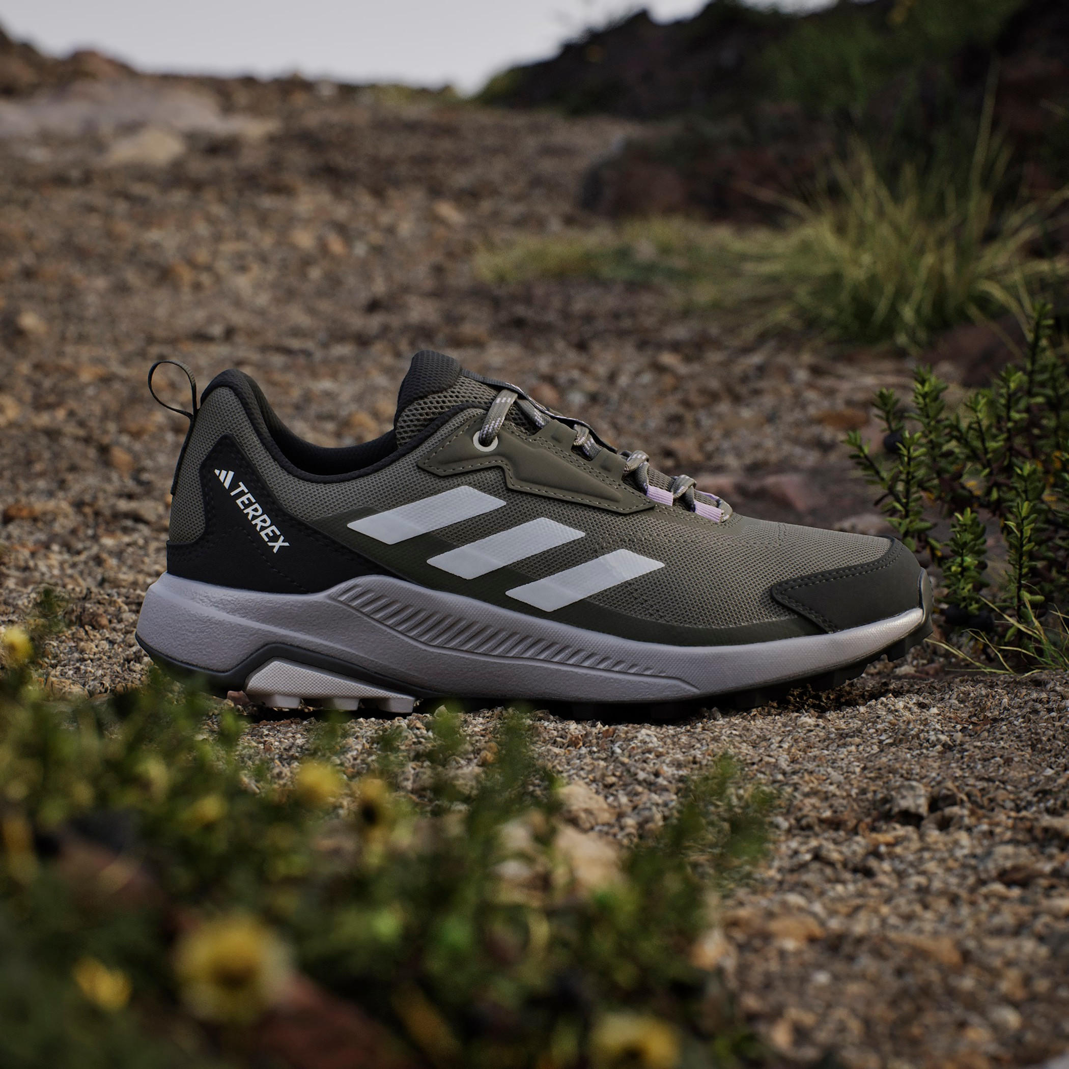 حذاء رياضي برباط تريكس أنيلاندر دبليو للنساء من أديداس-women-shoes-sports-image-5
