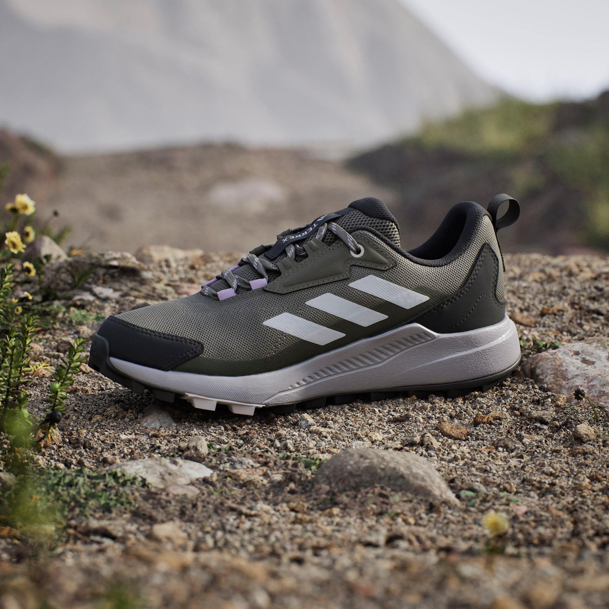 حذاء رياضي برباط تريكس أنيلاندر دبليو للنساء من أديداس-women-shoes-sports-image-6