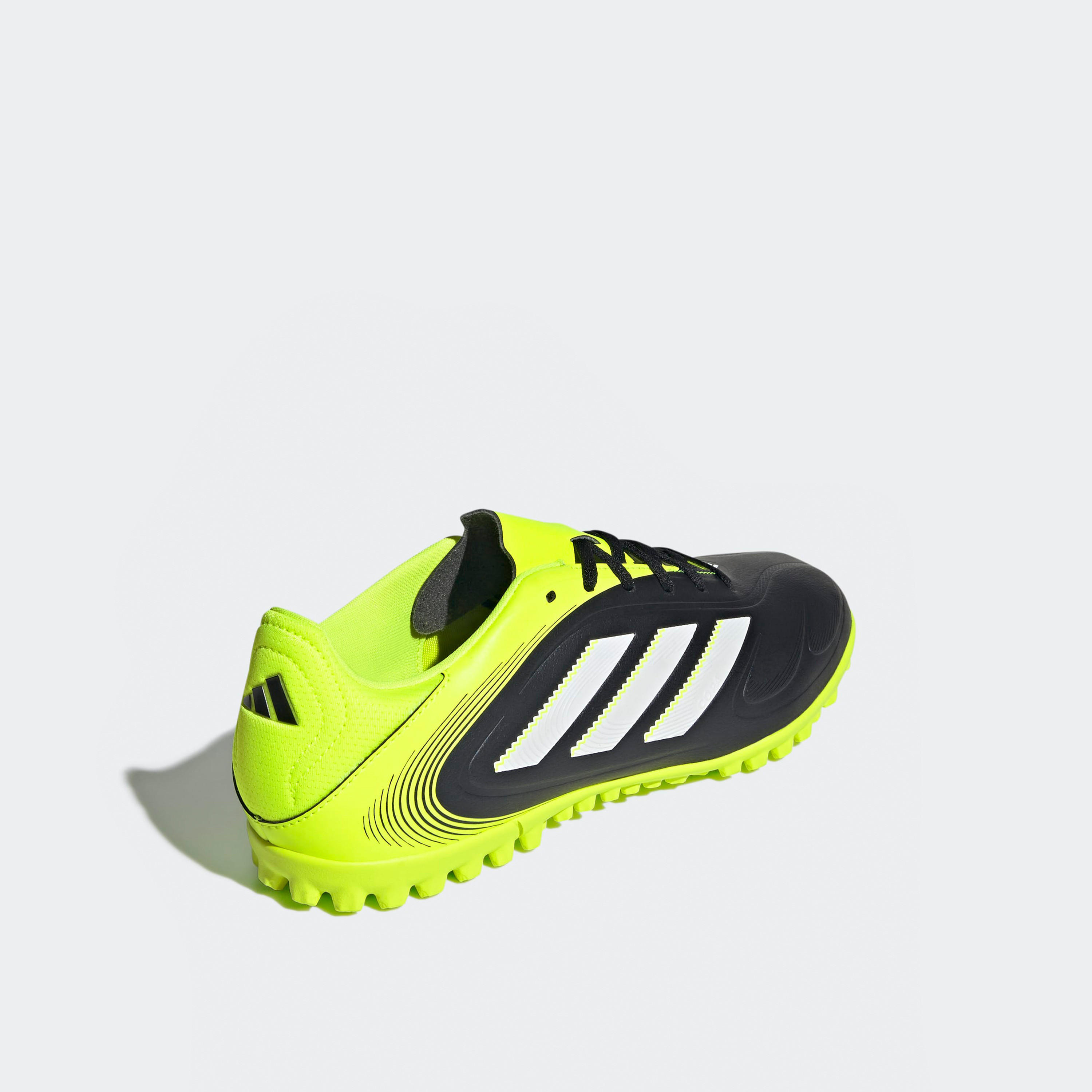 حذاء كرة قدم برباط كوبا بيور III كلوب تي إف للرجال من أديداس-sports-men-shoes-image-5