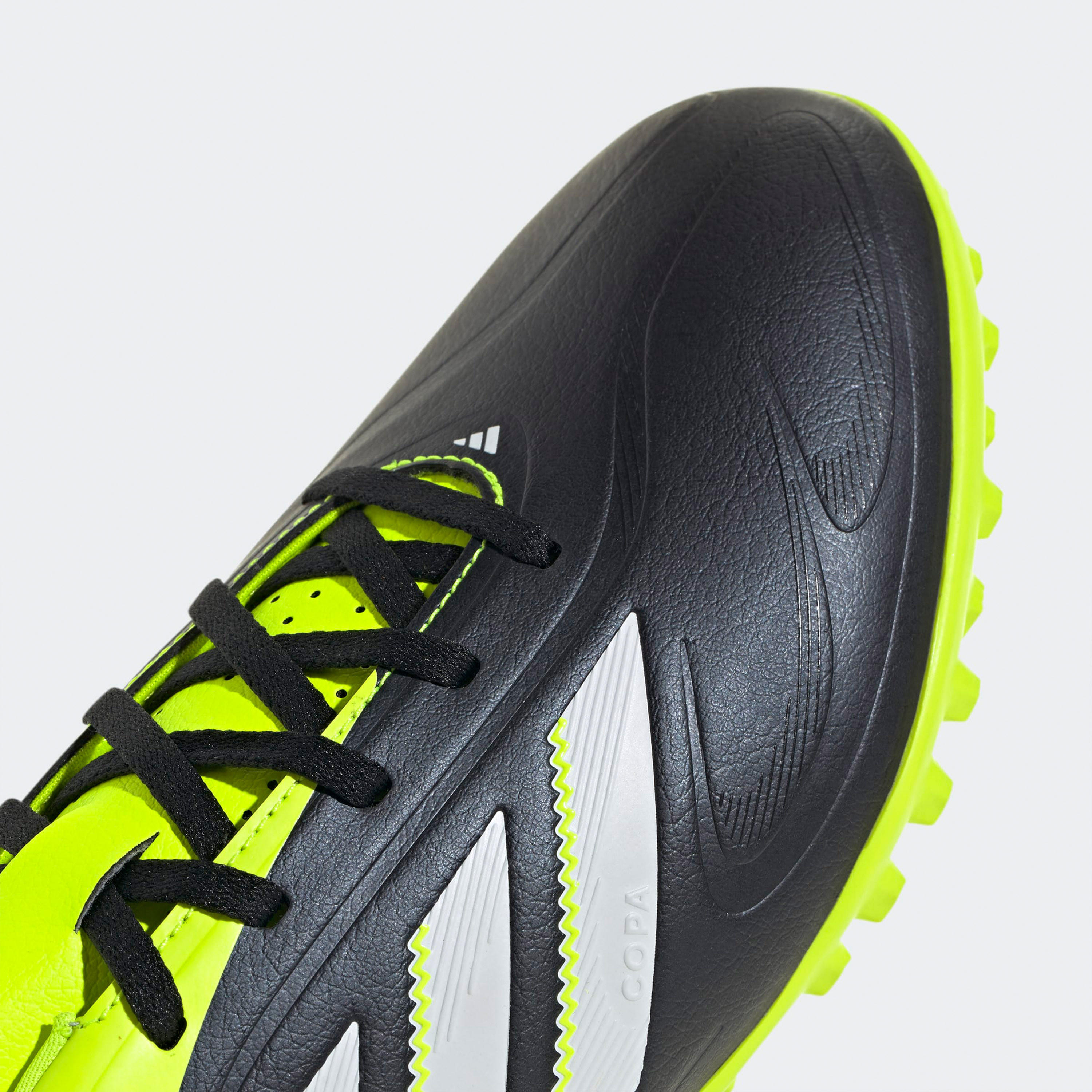 حذاء كرة قدم برباط كوبا بيور III كلوب تي إف للرجال من أديداس-sports-men-shoes-image-8