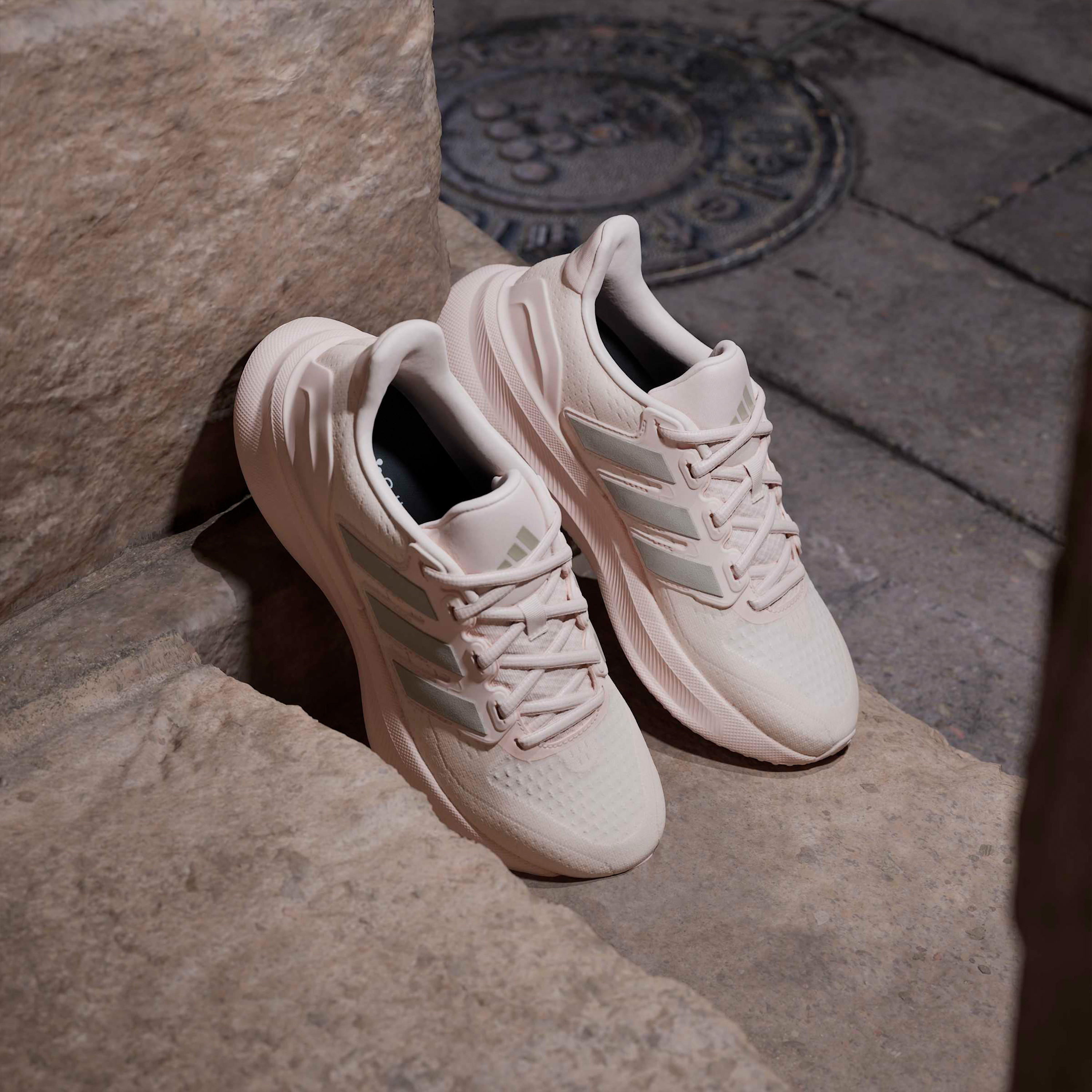 حذاء رياضي برباط للنساء من من أديداس ألتر ران 5 دابليو-sports-women-shoes-image-9