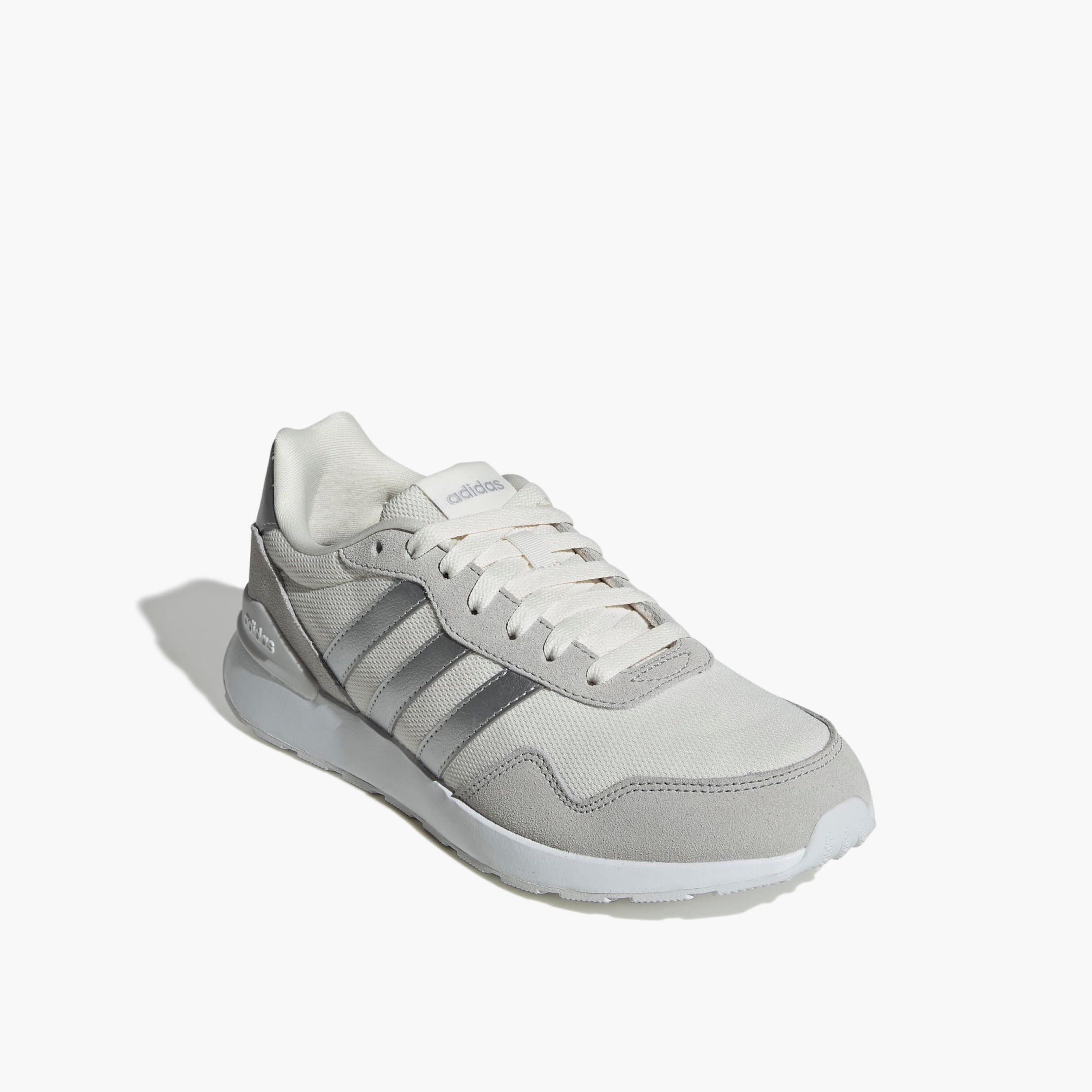 حذاء رياضي برباط إغلاق للنساء من أديداس-sports-women-shoes-image-1