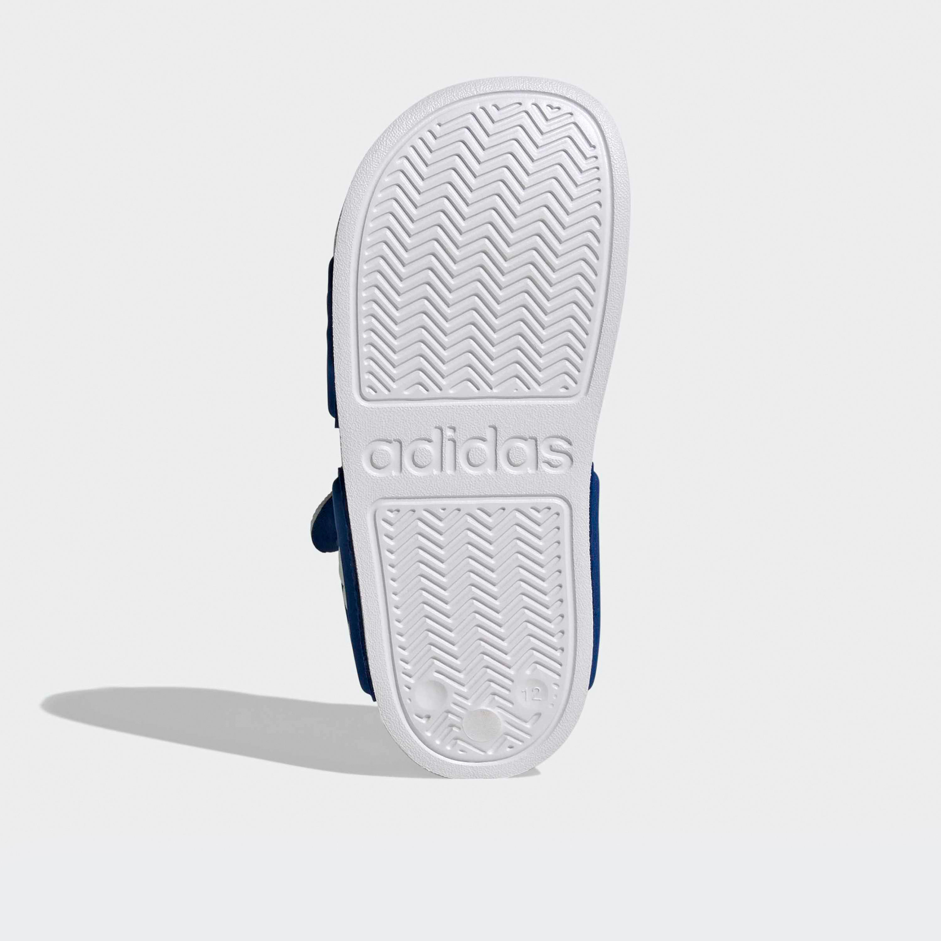 صندل بشريط إغلاق لاصق أديليت من أديداس-boys-shoes-sandals-image-6