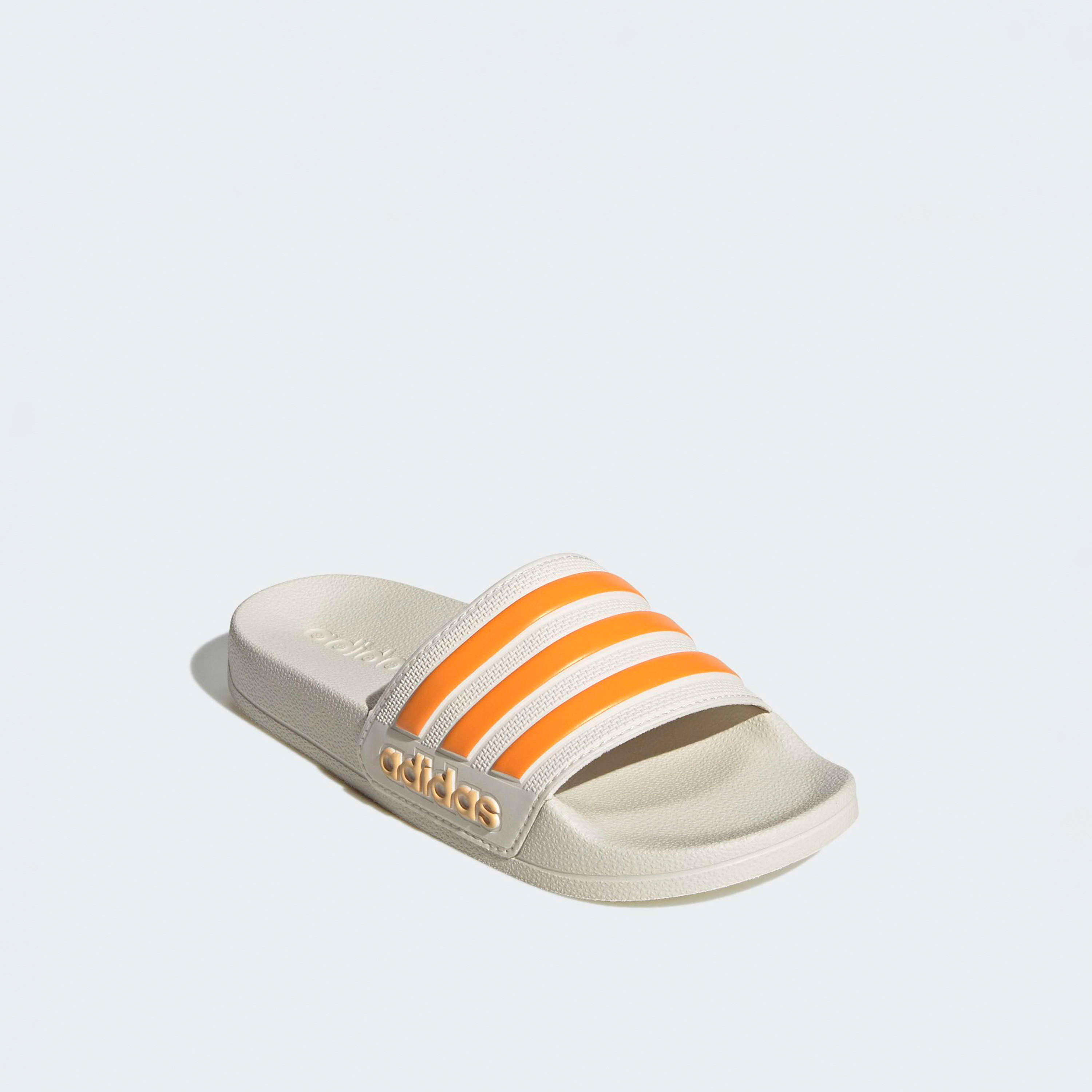 شبشب بنقوش شعار "أديليت شاور" للأولاد من أديداس-sports-boys-shoes-image-1