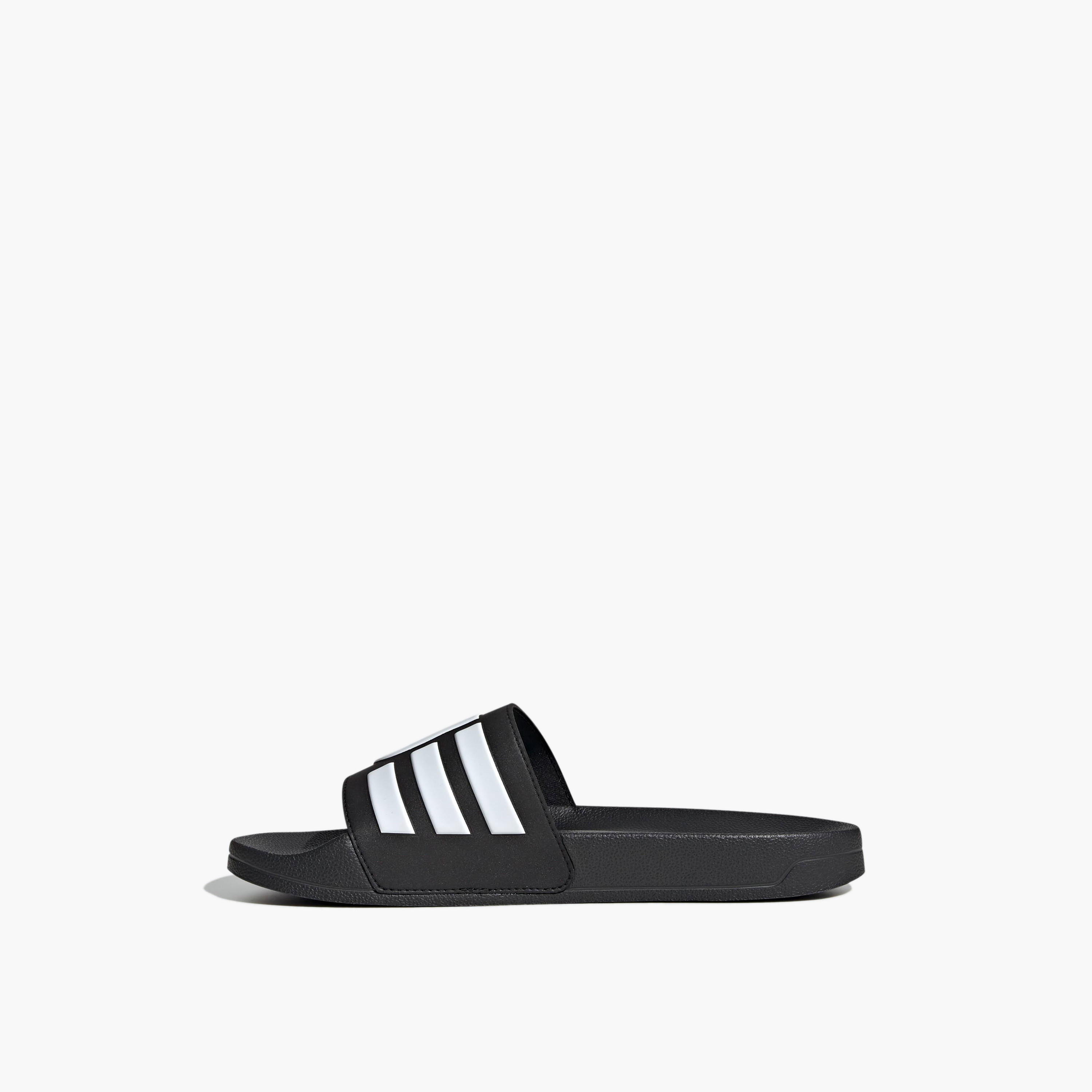 شبشب أديليت شاور بنقوش شعار يوفنتوس للرجال من أديداس-men-shoes-flipflopsandslides-image-3