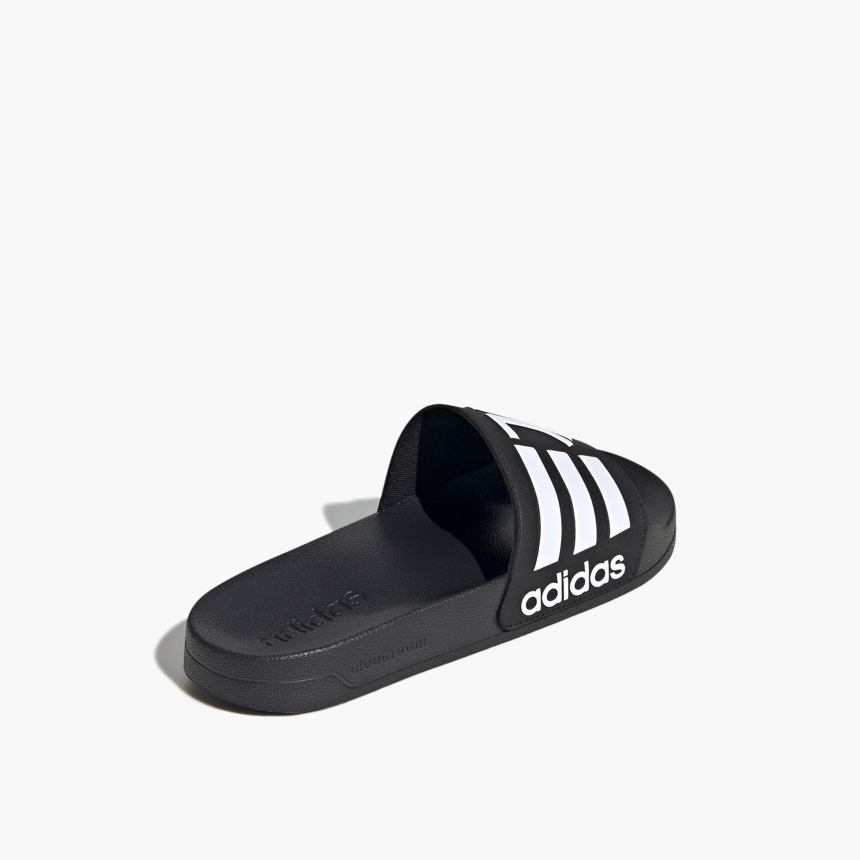 شبشب أديليت شاور بنقوش شعار يوفنتوس للرجال من أديداس-men-shoes-flipflopsandslides-image-5