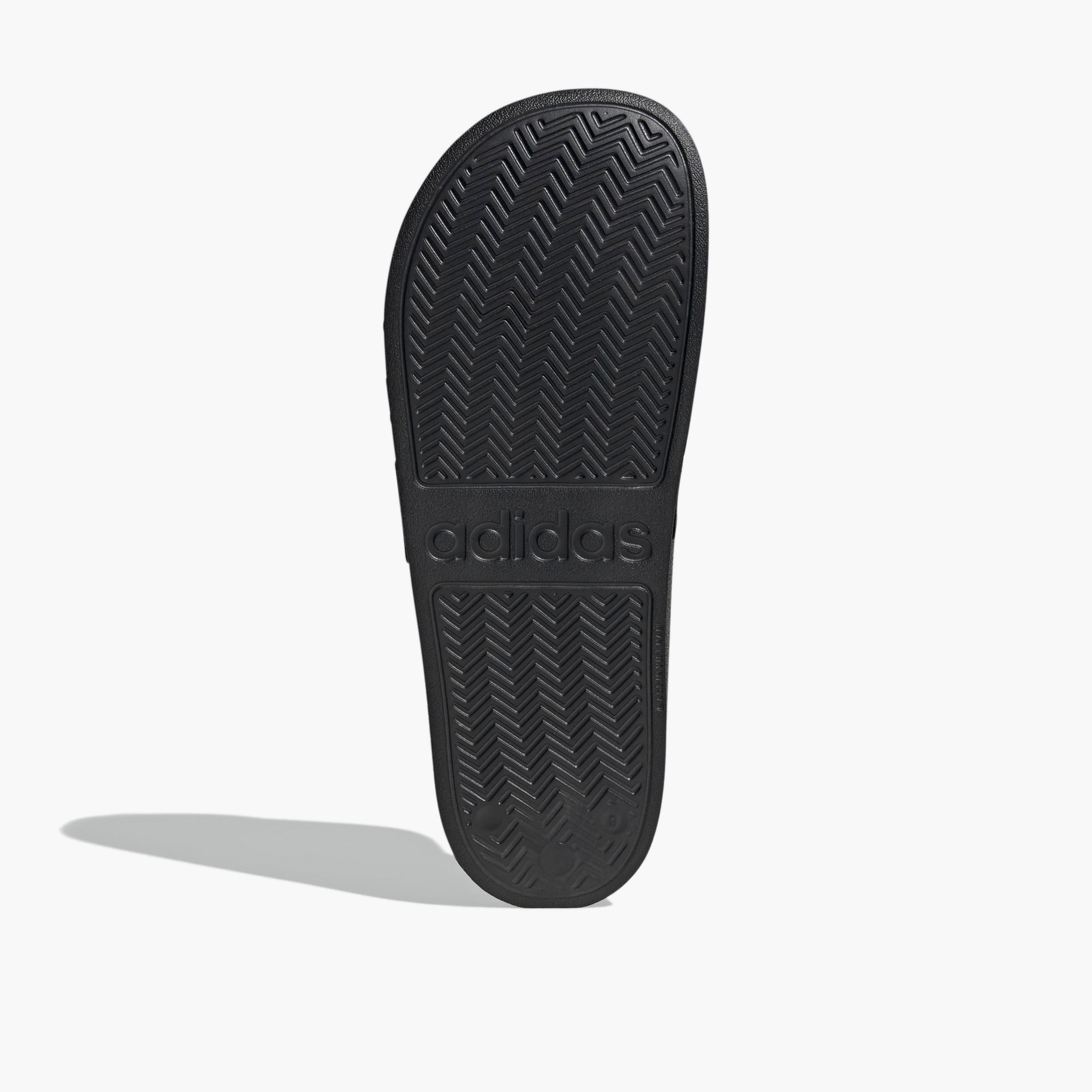 شبشب أديليت شاور بنقوش شعار يوفنتوس للرجال من أديداس-men-shoes-flipflopsandslides-image-6