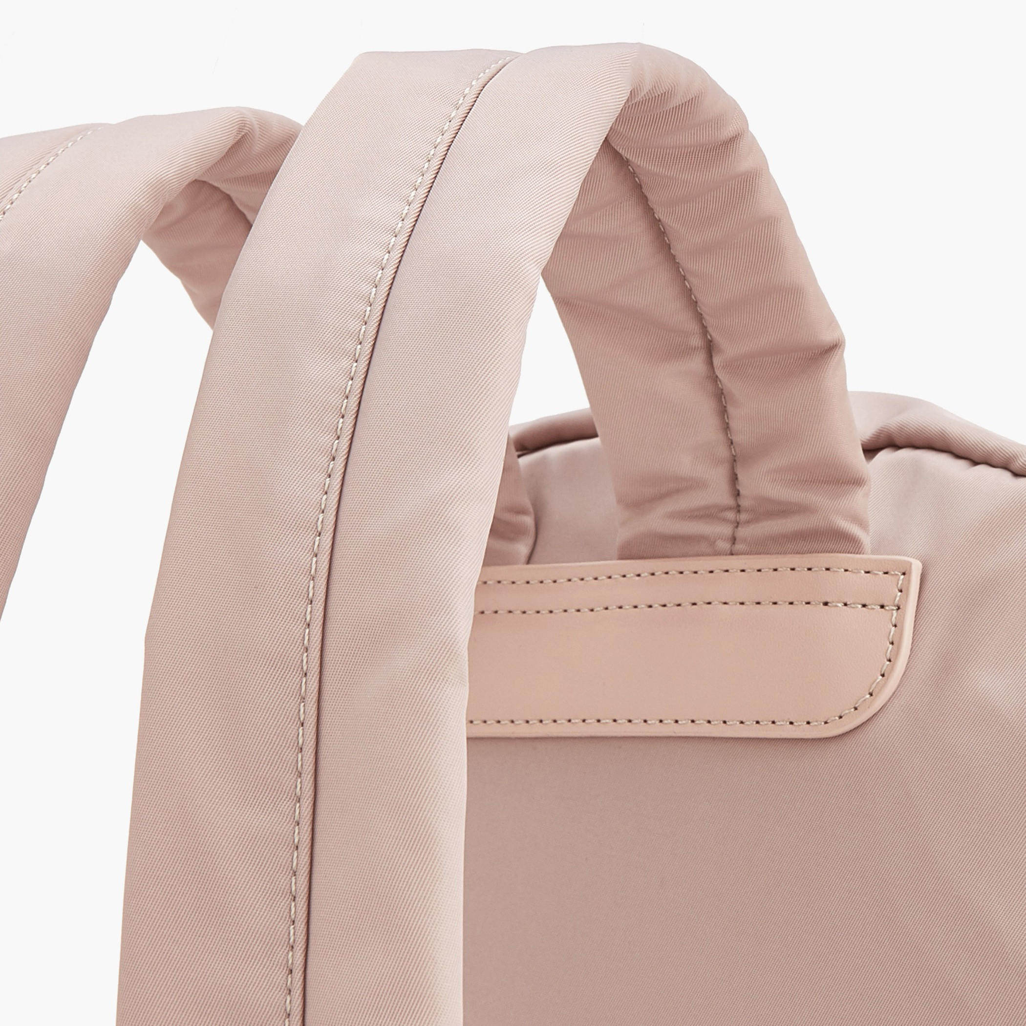 شنطة ظهر بأحزمة كتف مبطنة وزخرفة الشعار من لي كوبر-women-bagsandwallets-backpacks-image-3