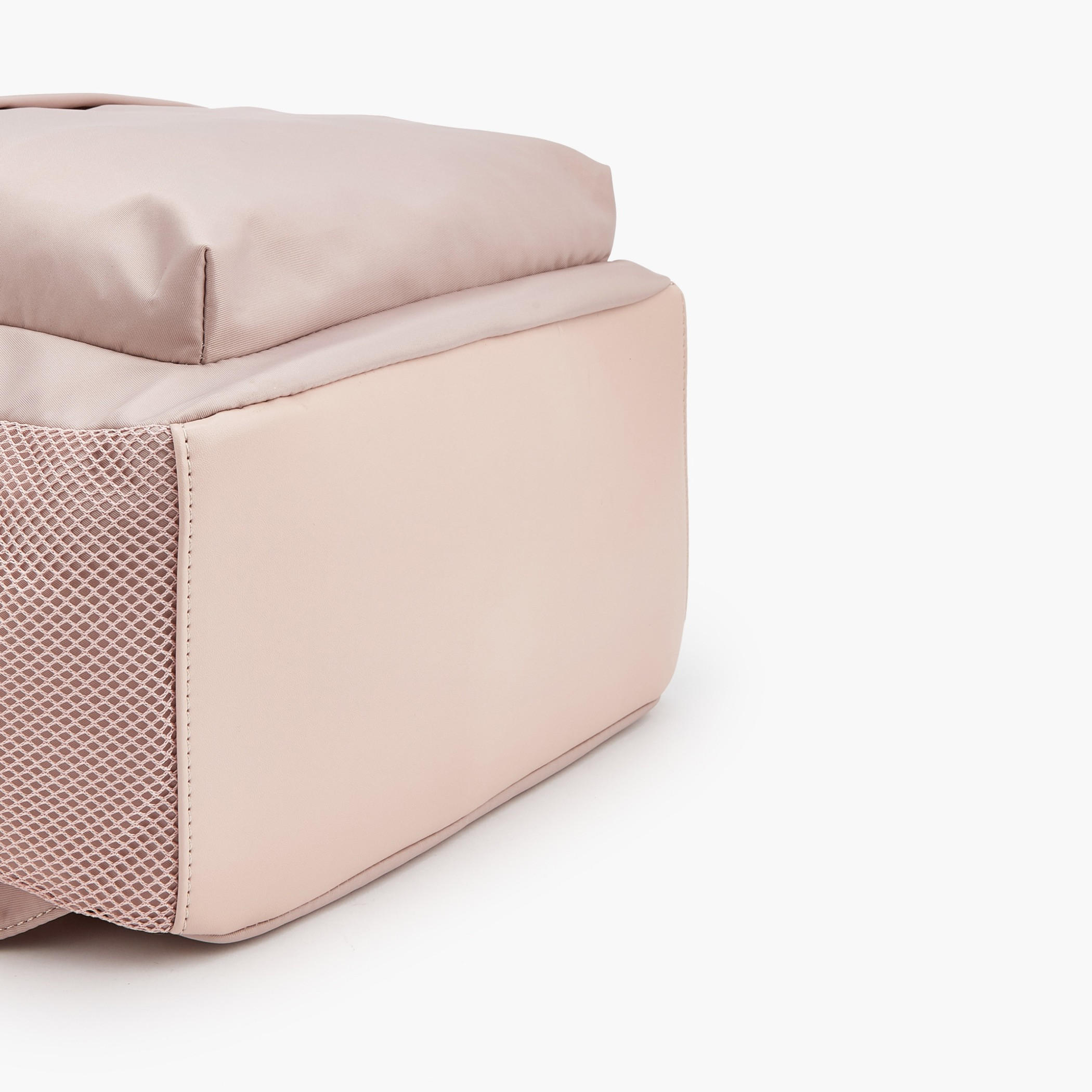 شنطة ظهر بأحزمة كتف مبطنة وزخرفة الشعار من لي كوبر-women-bagsandwallets-backpacks-image-7