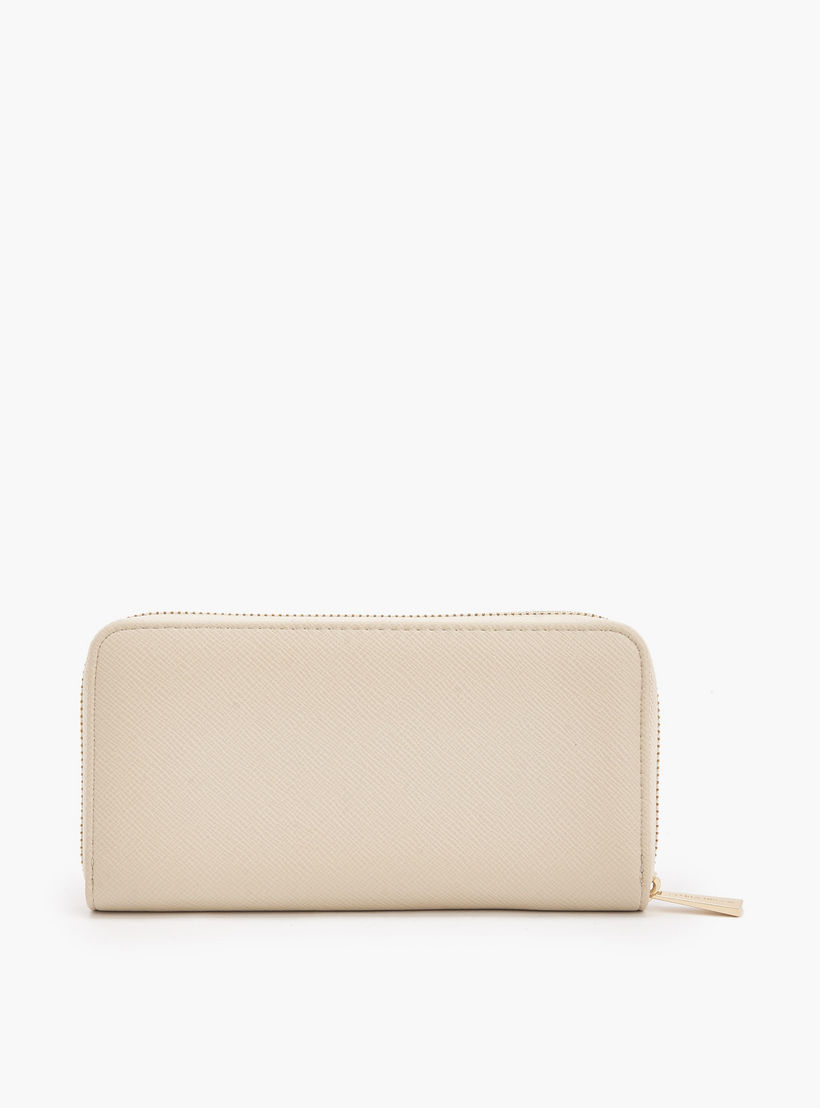 محفظة بسحاب إغلاق دائري وشعار بارز الملمس من فلورا بيلا-women-bagsandwallets-wallets-image-4