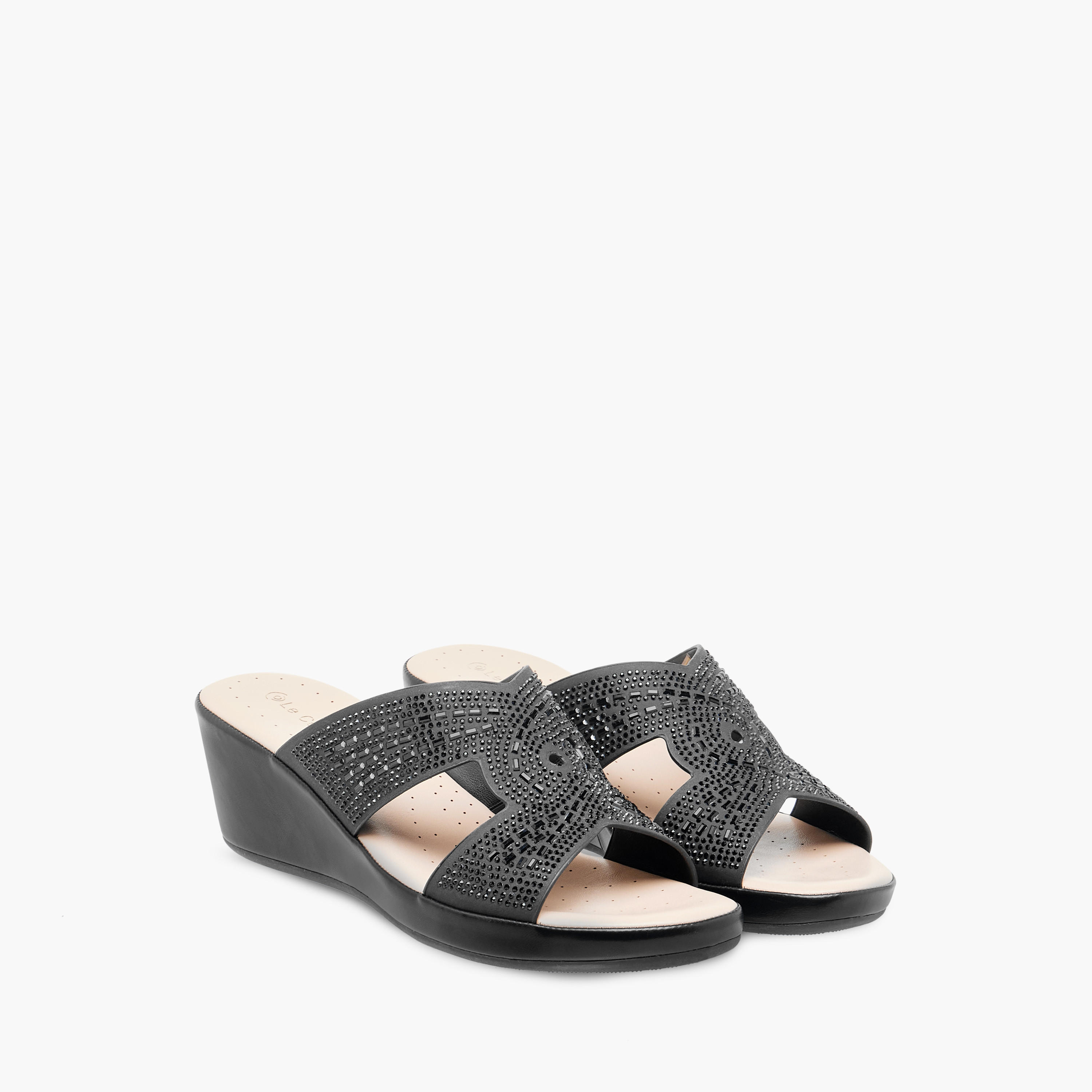 حذاء مريح مزين سهل الارتداء بكعب ويدج من لو كونفورت-women-shoes-sandals-heeled-image-1