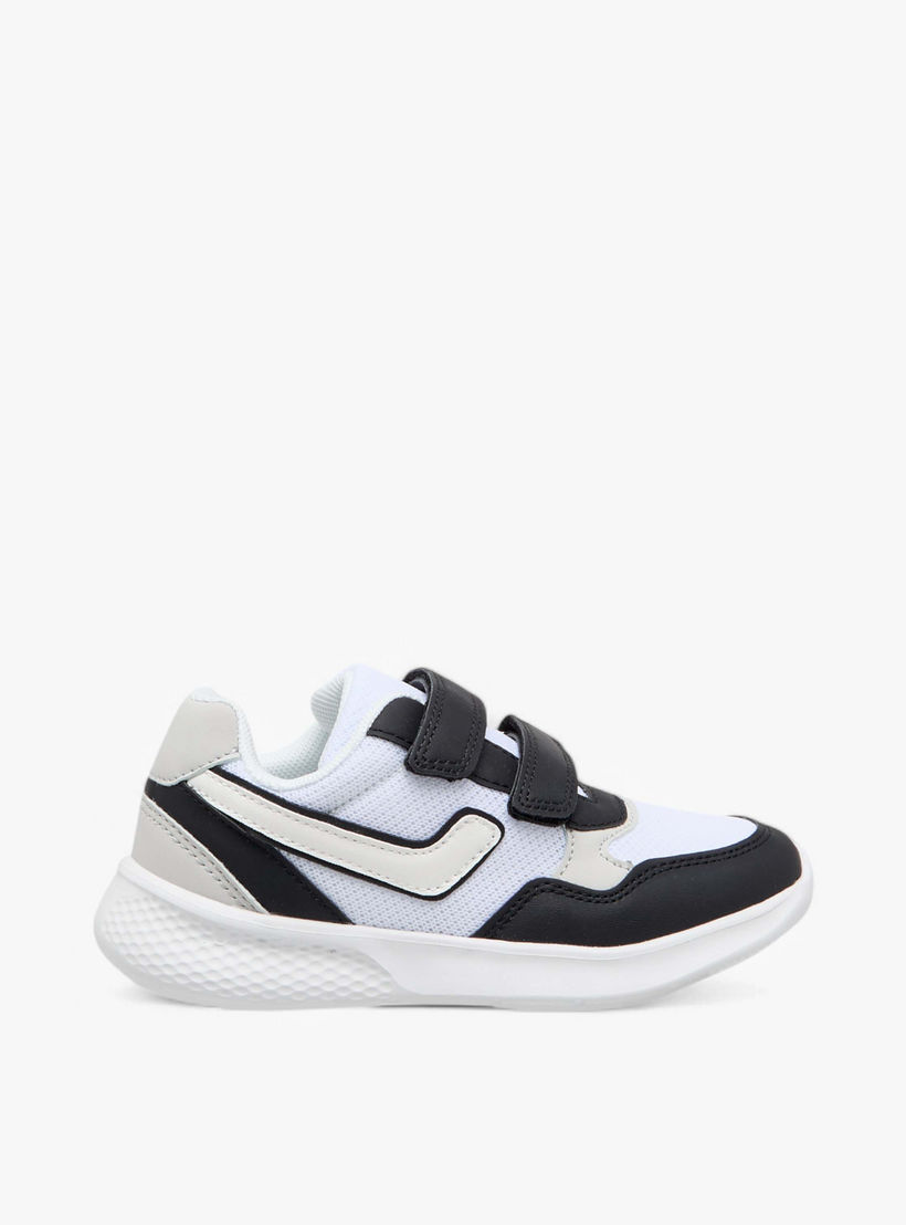 حذاء سنيكرز بقوالب ملونة وشريط إغلاق من أل بي أل من شو إكسبريس-boys-shoes-schoolshoes-image-3