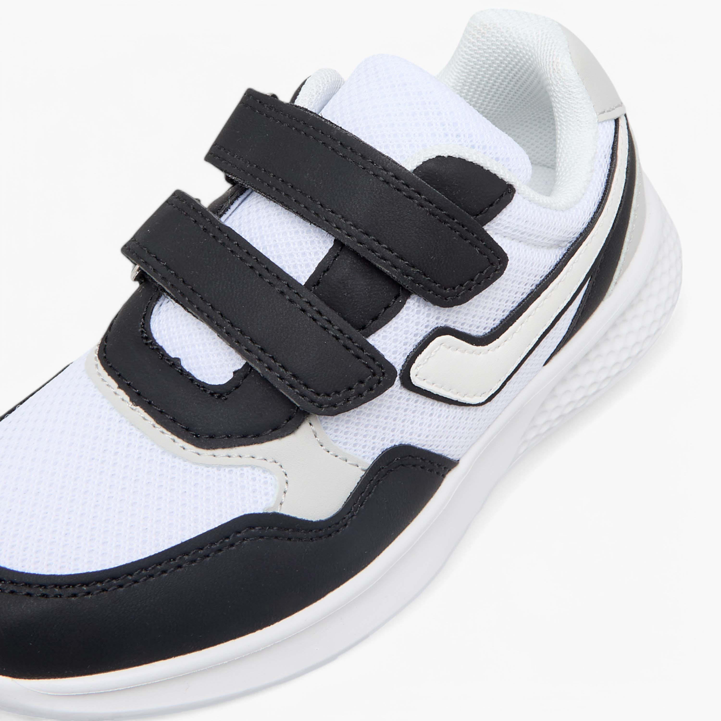 حذاء سنيكرز بقوالب ملونة وشريط إغلاق من أل بي أل من شو إكسبريس-boys-shoes-schoolshoes-image-5