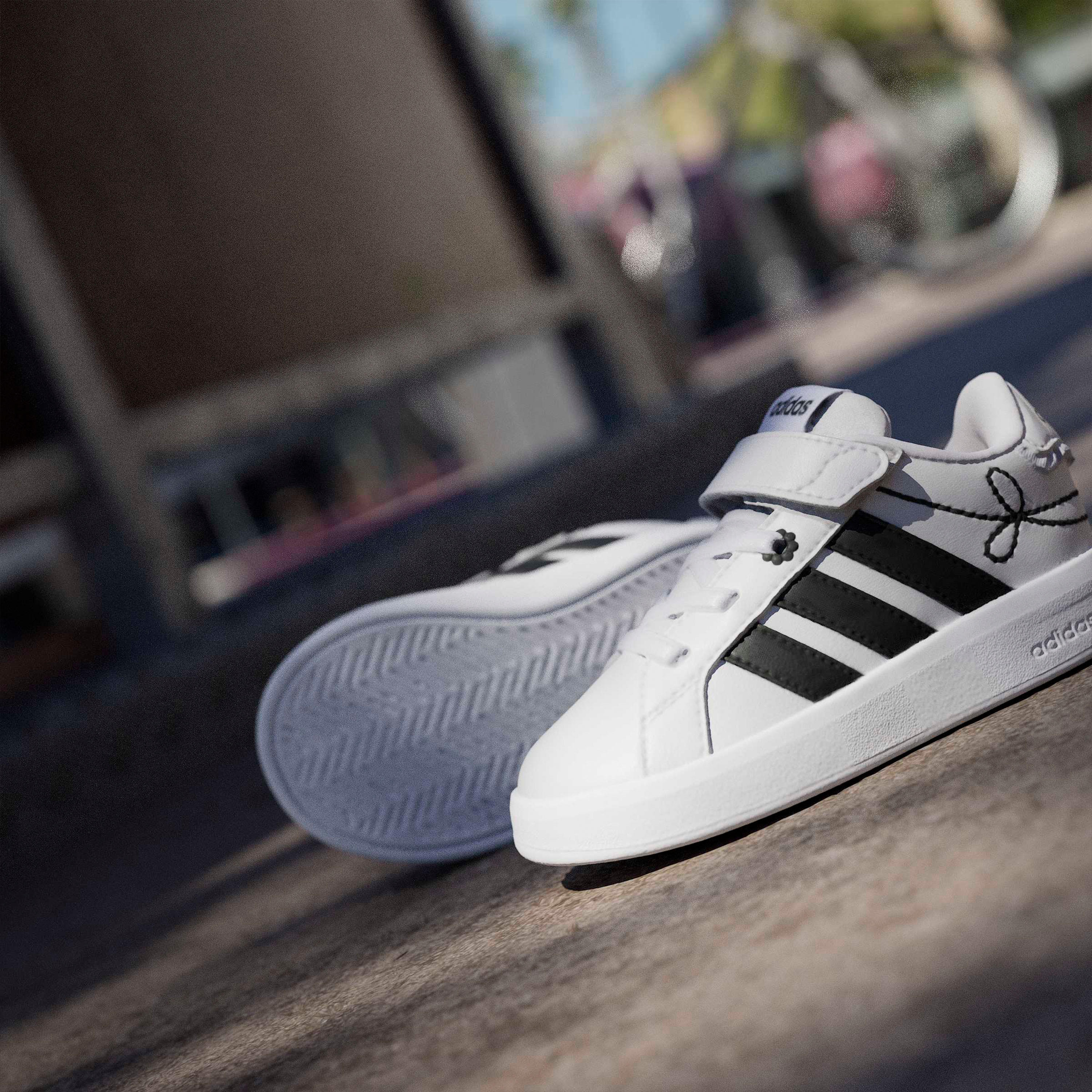 حذاء سنيكرز بطول الكاحل وشريط إغلاق لاصق جراند كورت 3.0 إيه إل للبنات من أديداس-baby-girls-shoes-closedshoes-image-13