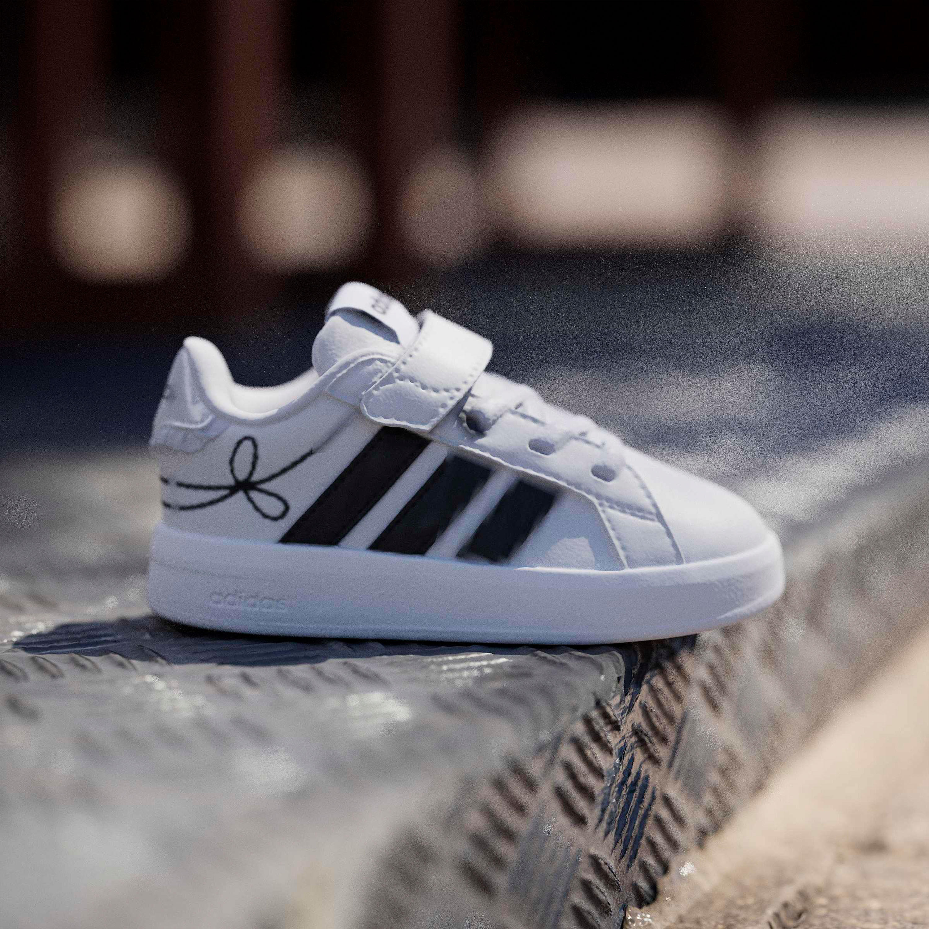 حذاء سنيكرز بطول الكاحل وشريط إغلاق لاصق جراند كورت 3.0 إيه إل للبنات من أديداس-baby-girls-shoes-closedshoes-image-8