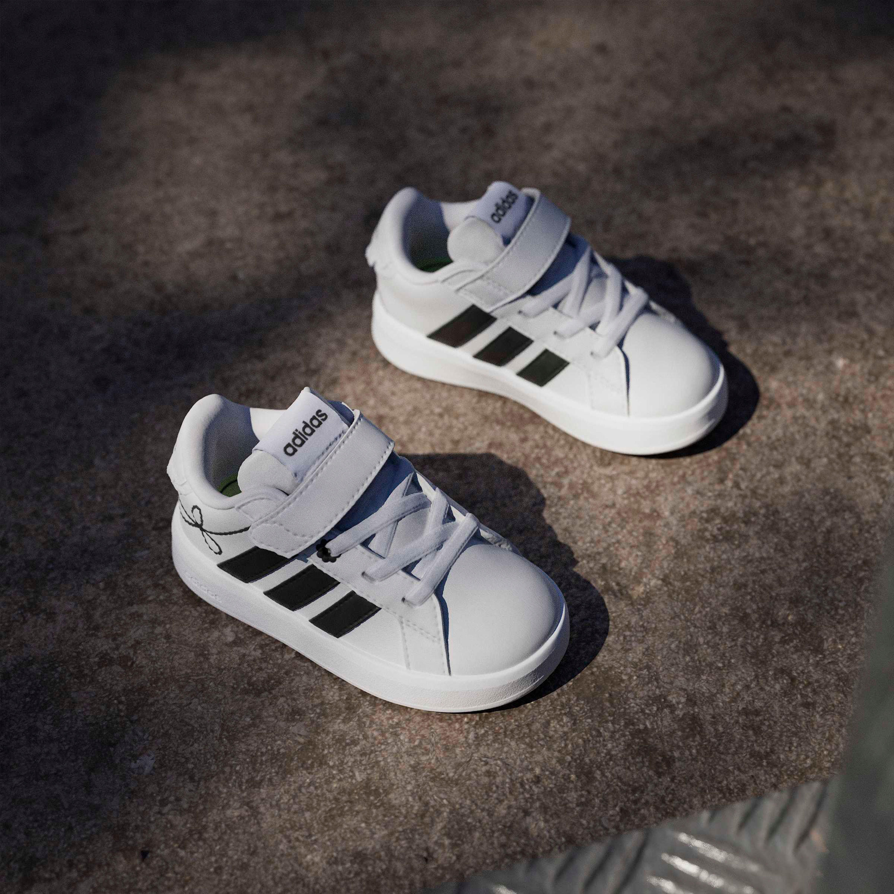 حذاء سنيكرز بطول الكاحل وشريط إغلاق لاصق جراند كورت 3.0 إيه إل للبنات من أديداس-baby-girls-shoes-closedshoes-image-9