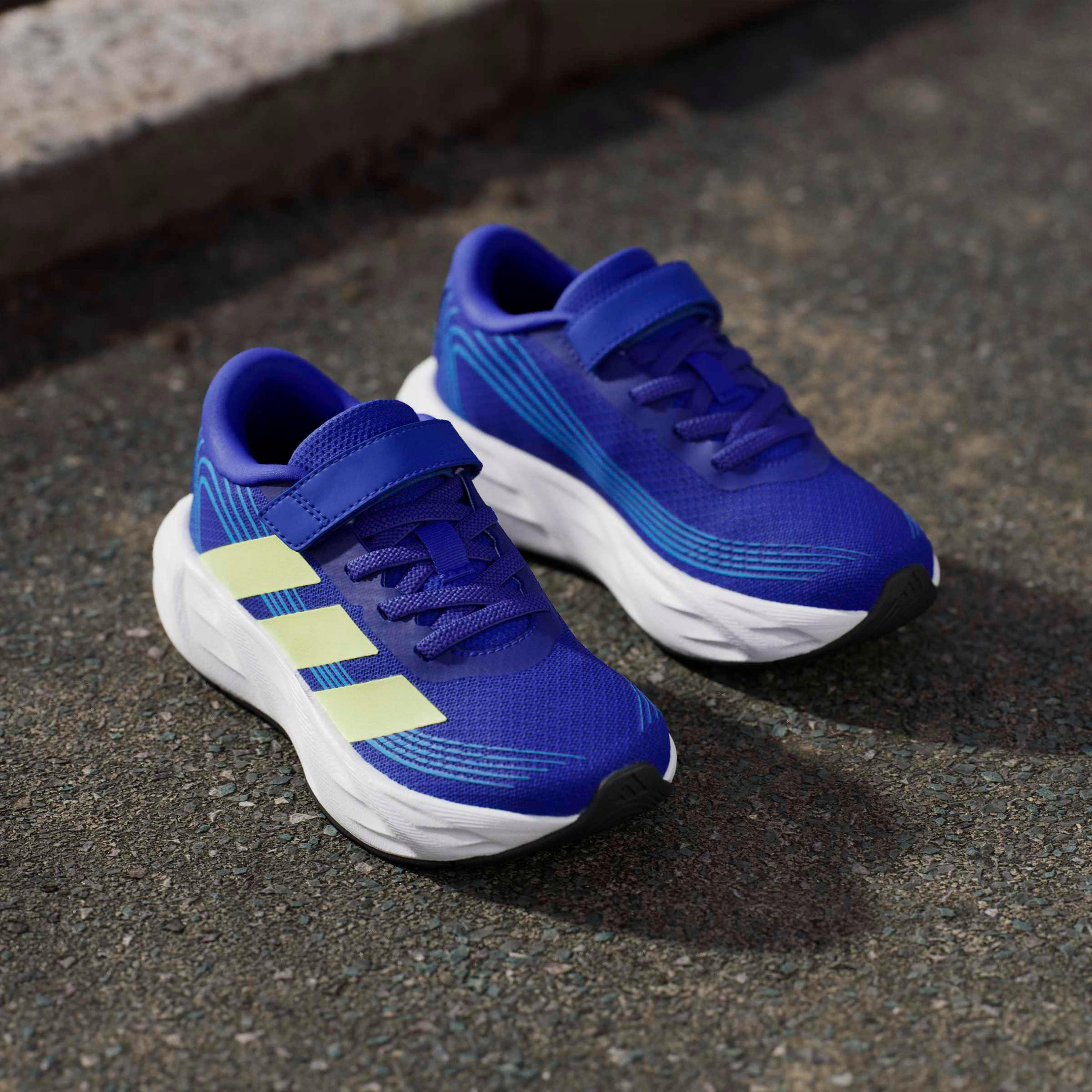 حذاء جري بشريط إغلاق لاصق جالكسي 8 إي إل للبنات من أديداس-girls-shoes-sneakers-image-12