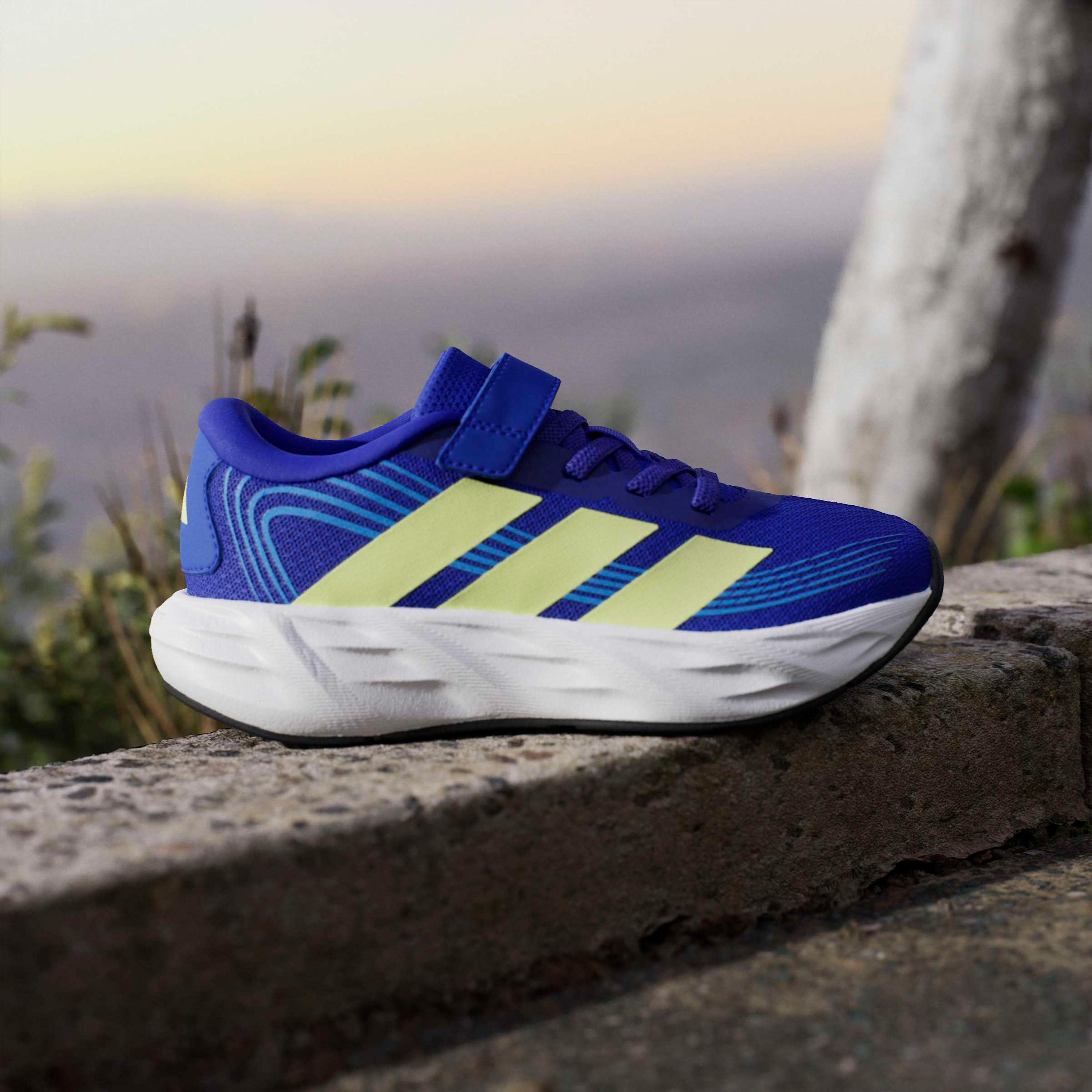 حذاء جري بشريط إغلاق لاصق جالكسي 8 إي إل للبنات من أديداس-girls-shoes-sneakers-image-8