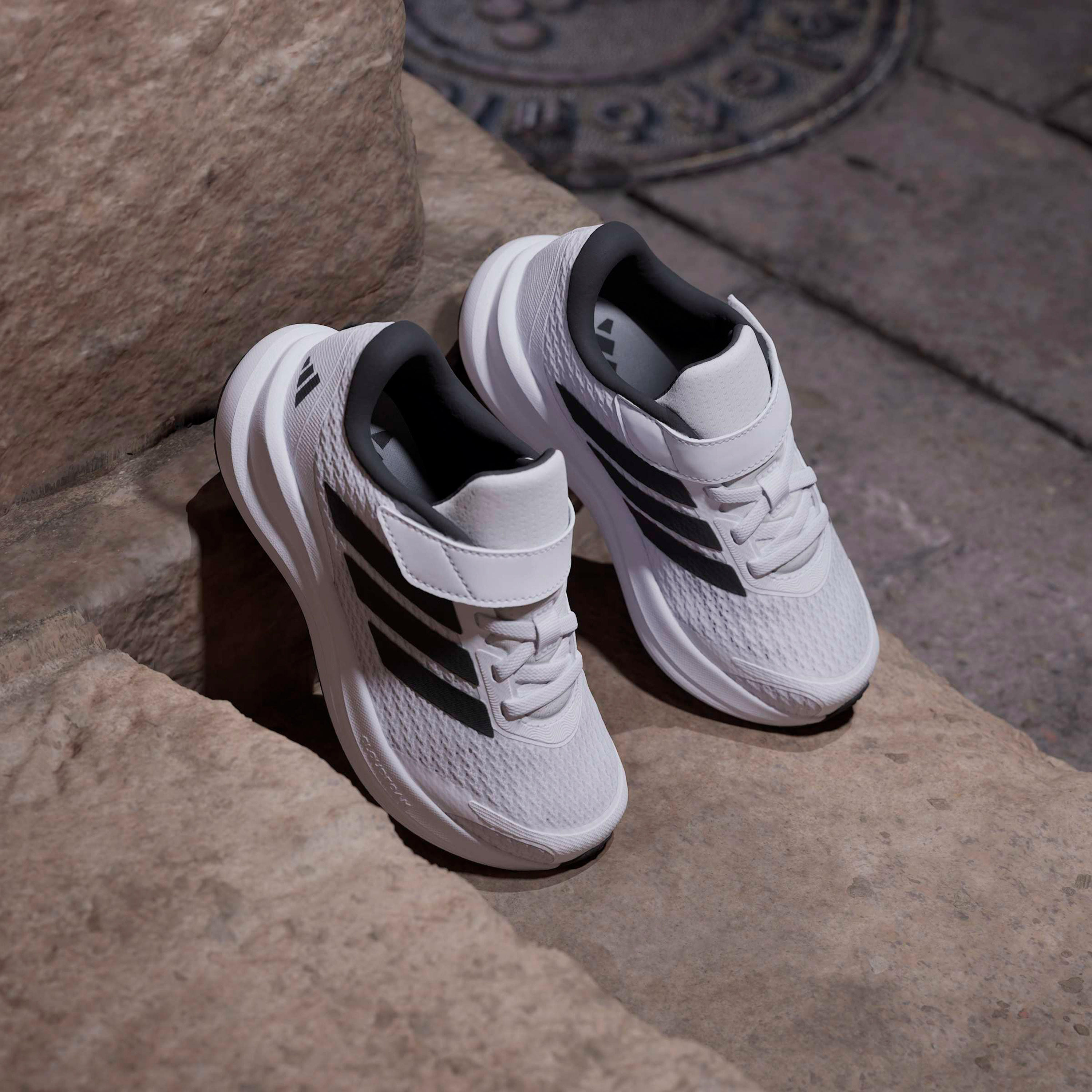 حذاء جري بشريط إغلاق رانفالكون 6 إي أل للأطفال من أديداس-girls-shoes-sneakers-image-9