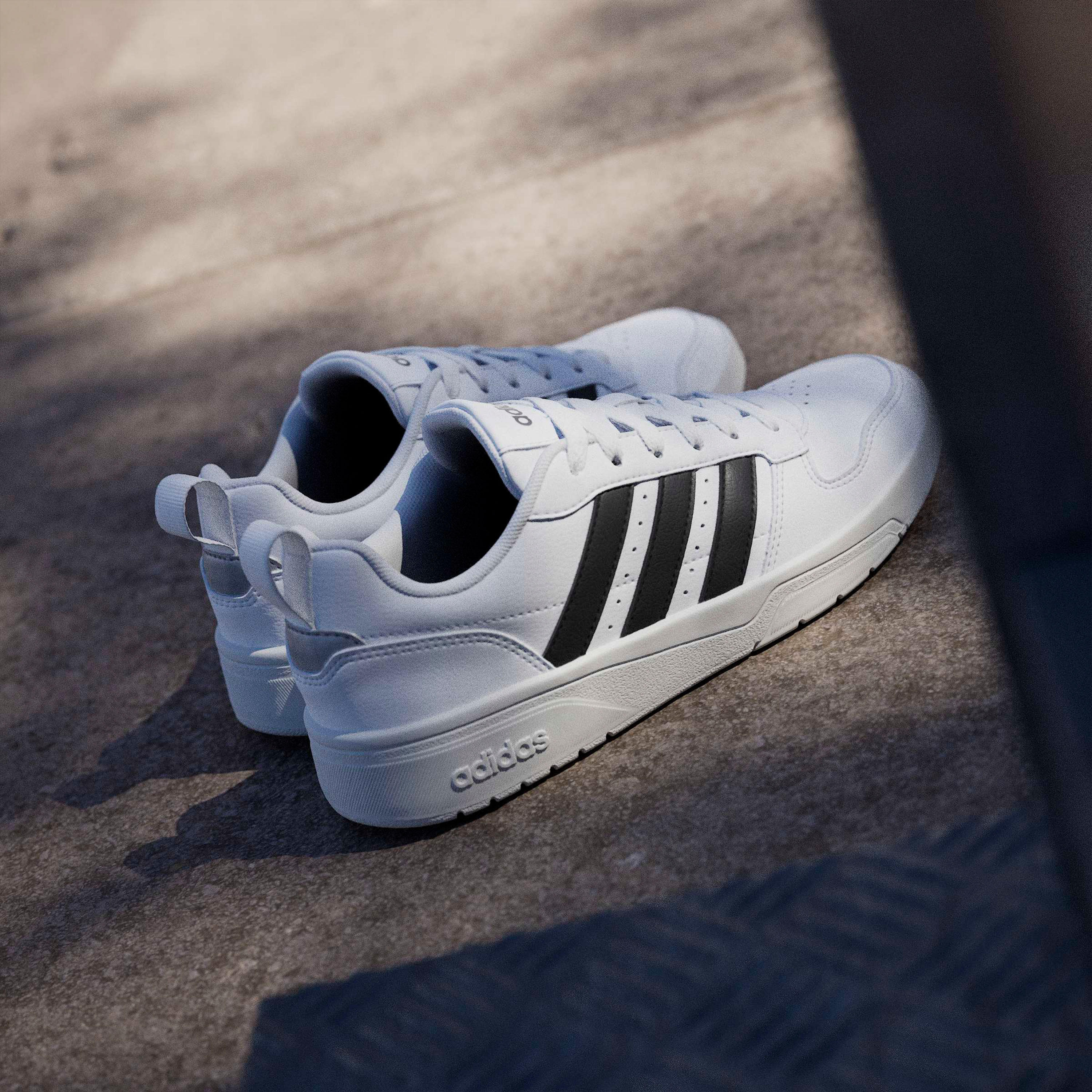 حذاء سنيكرز كاحل مخطط برباط كورتويف للنساء من أديداس-women-shoes-sneakers-image-10